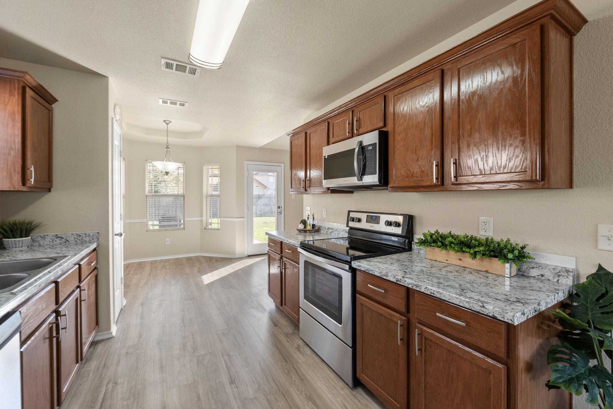 137 Lignite Dr, Jarrell, TX 76537