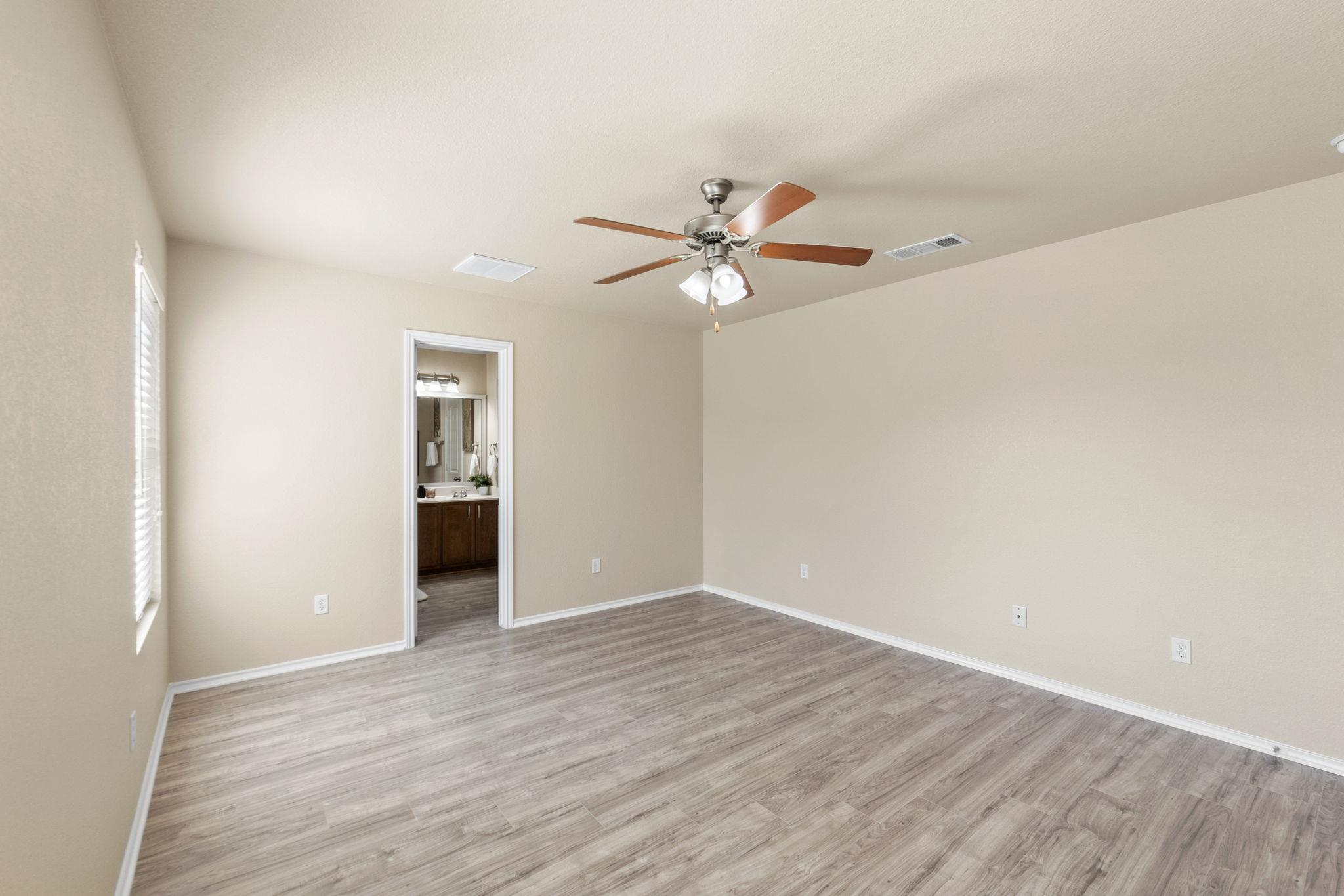 137 Lignite Dr, Jarrell, TX 76537