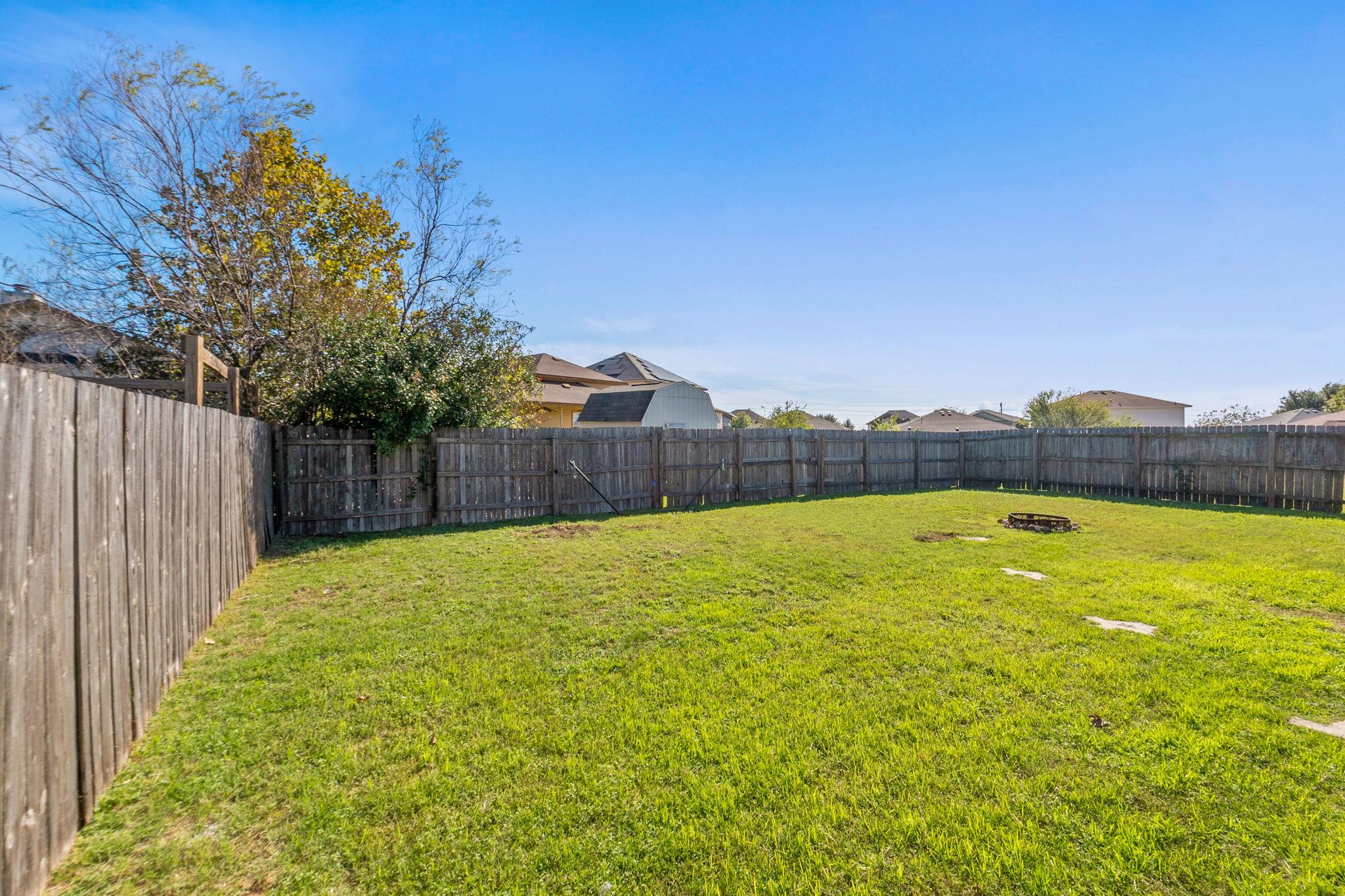 137 Lignite Dr, Jarrell, TX 76537