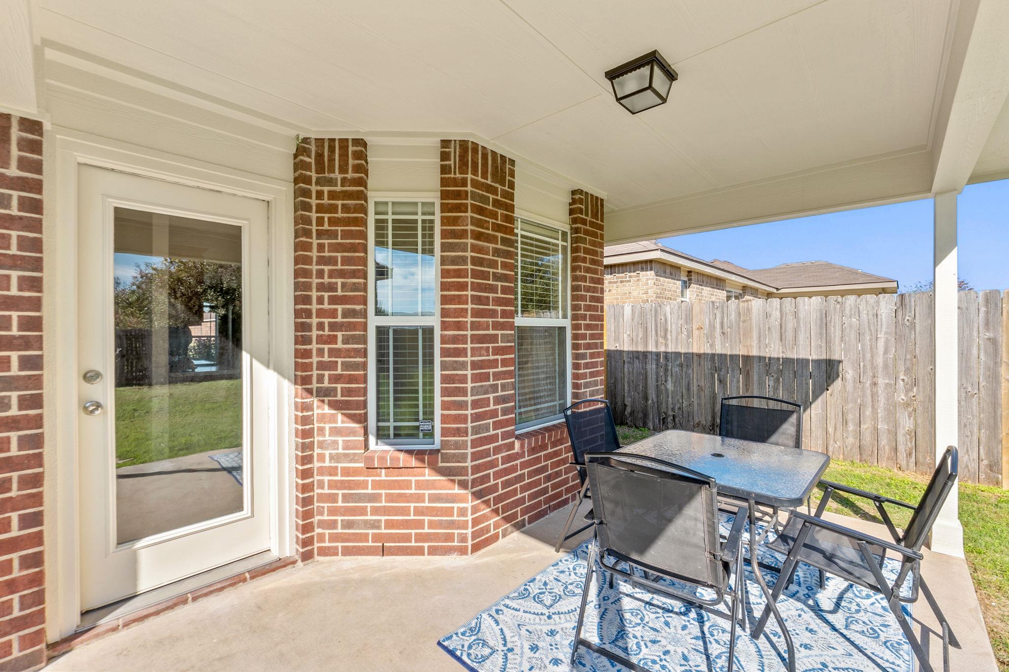 137 Lignite Dr, Jarrell, TX 76537