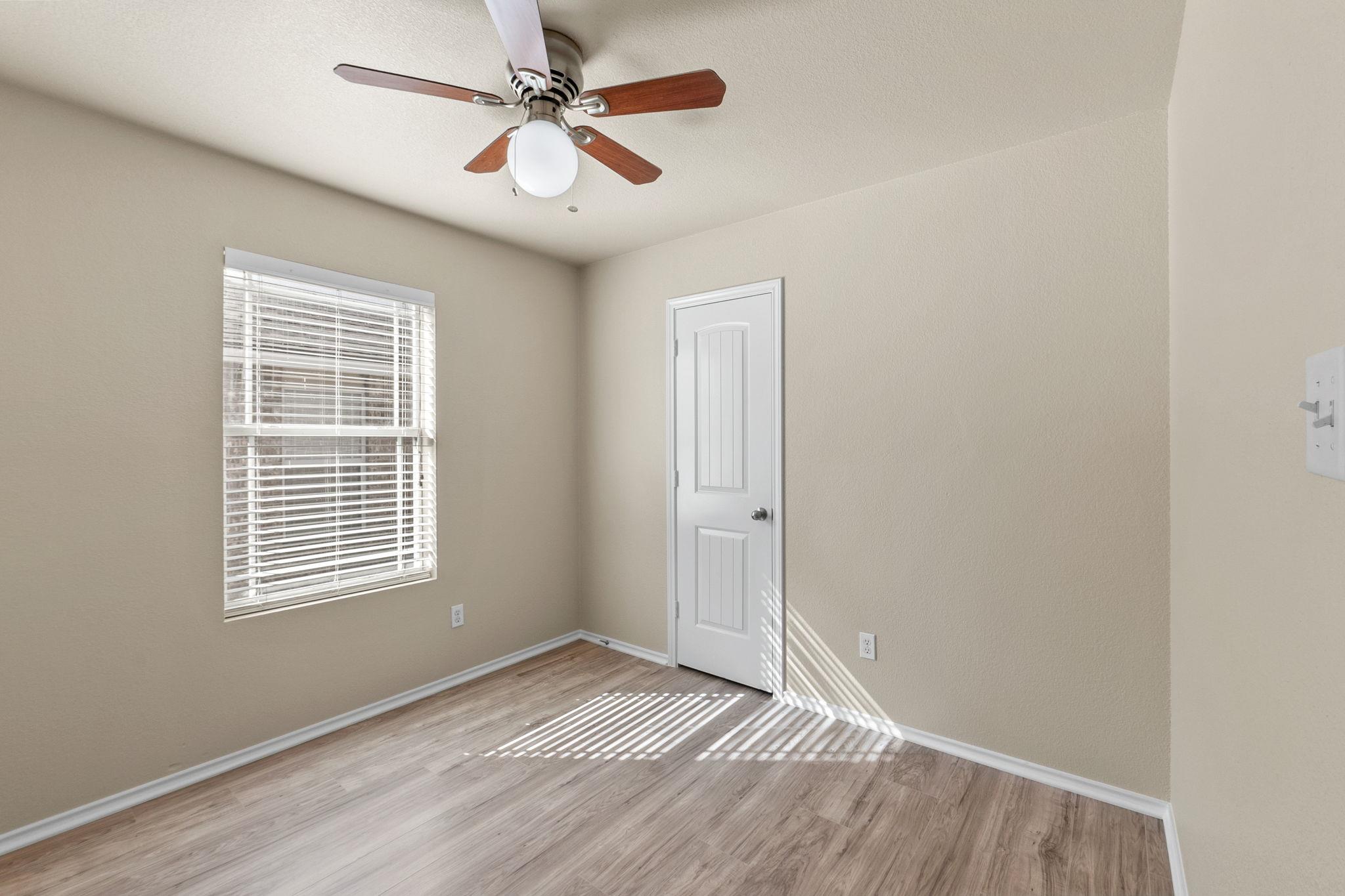 137 Lignite Dr, Jarrell, TX 76537