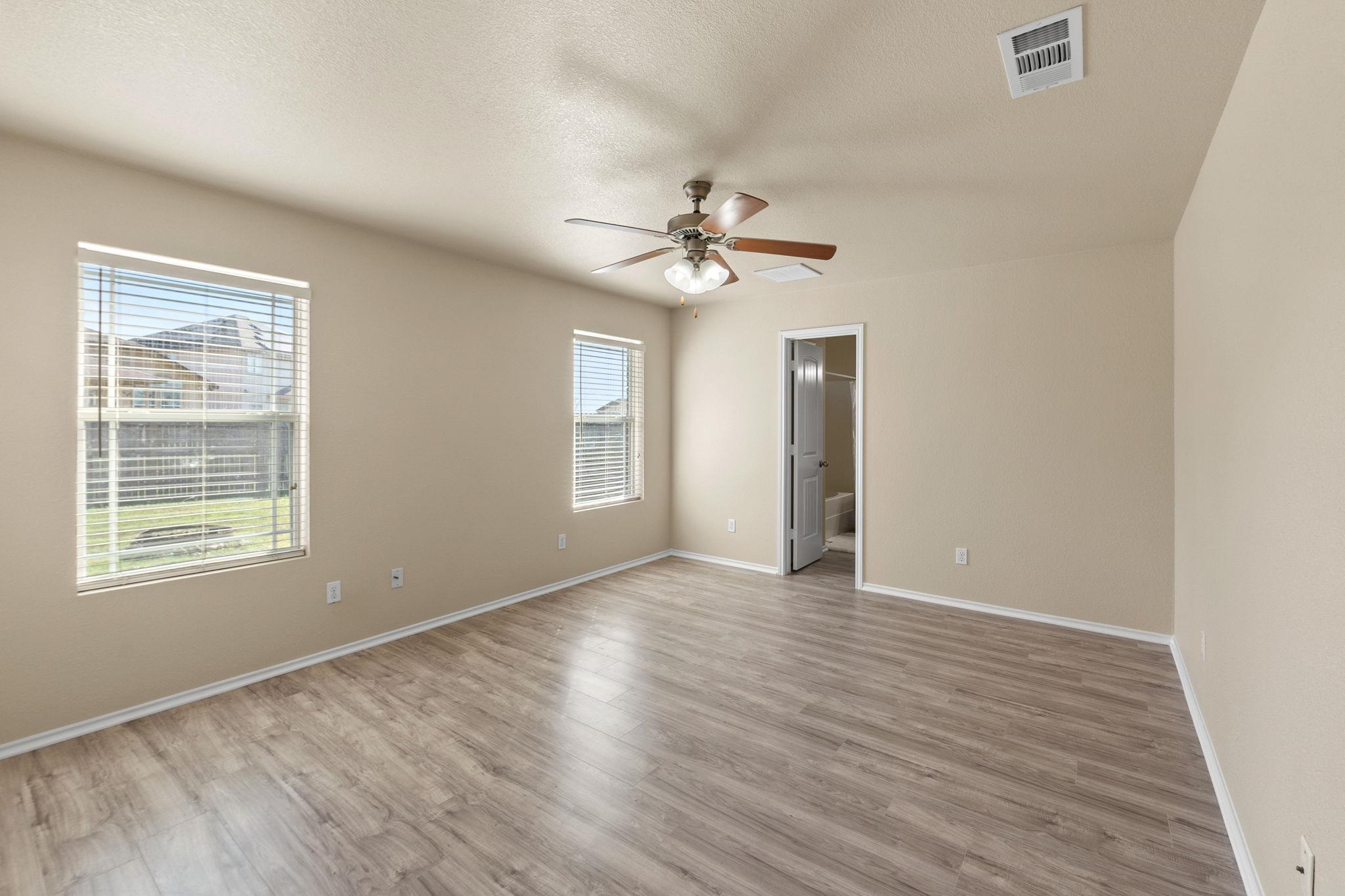 137 Lignite Dr, Jarrell, TX 76537