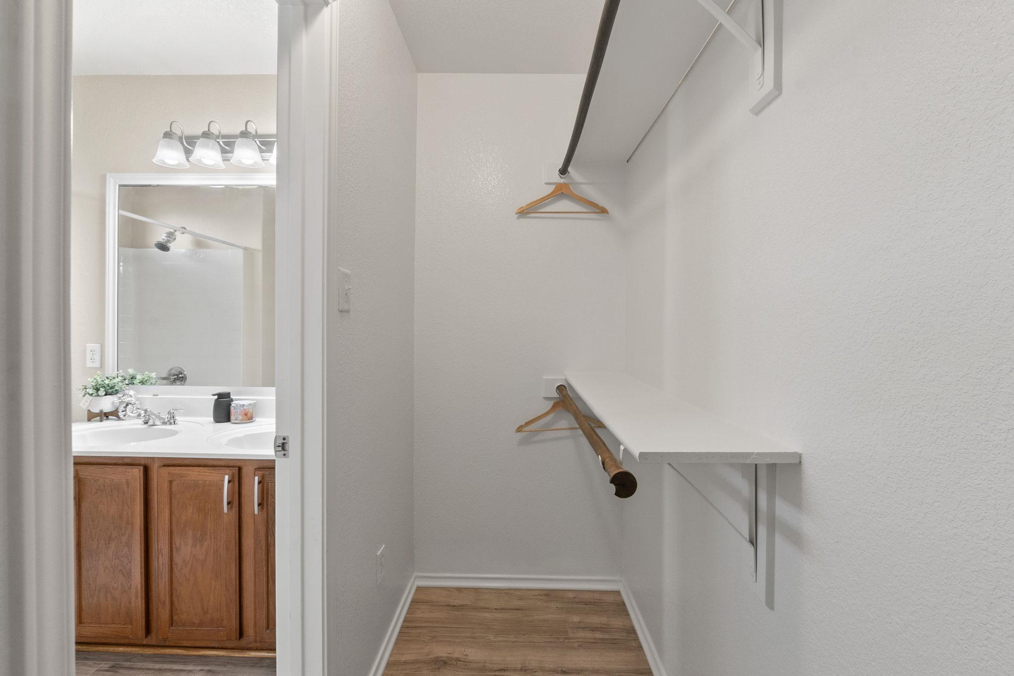 137 Lignite Dr, Jarrell, TX 76537