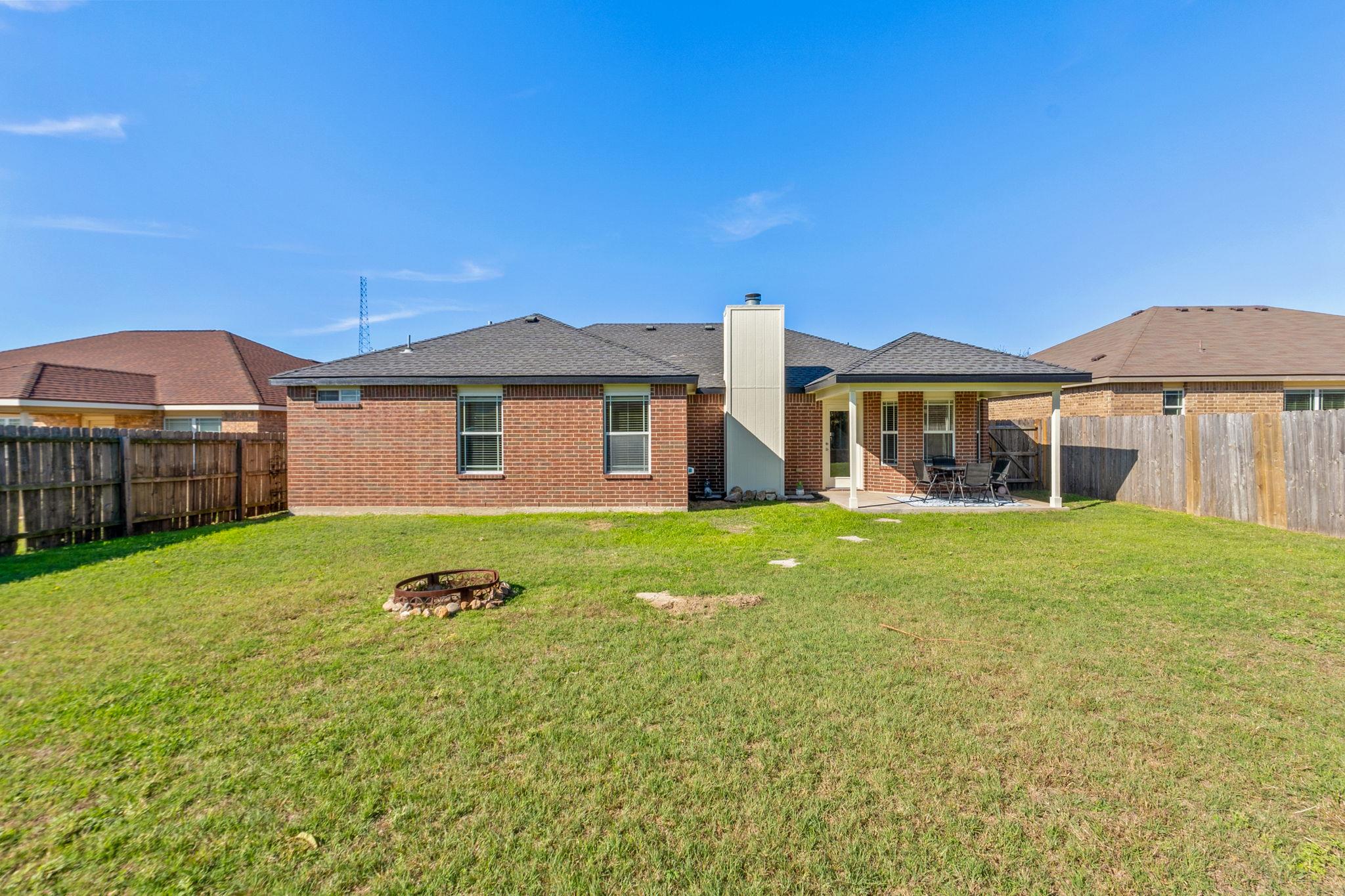 137 Lignite Dr, Jarrell, TX 76537