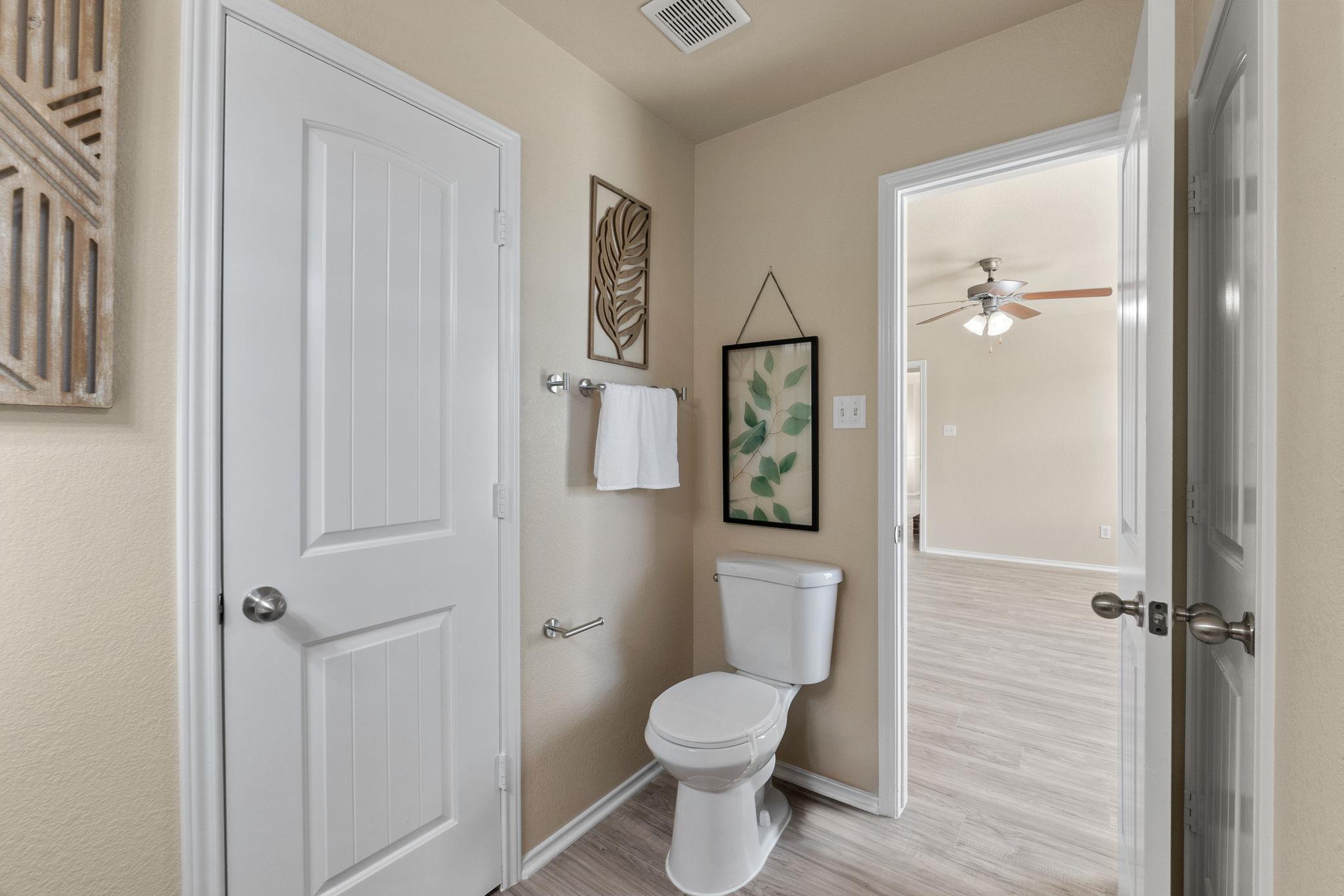 137 Lignite Dr, Jarrell, TX 76537