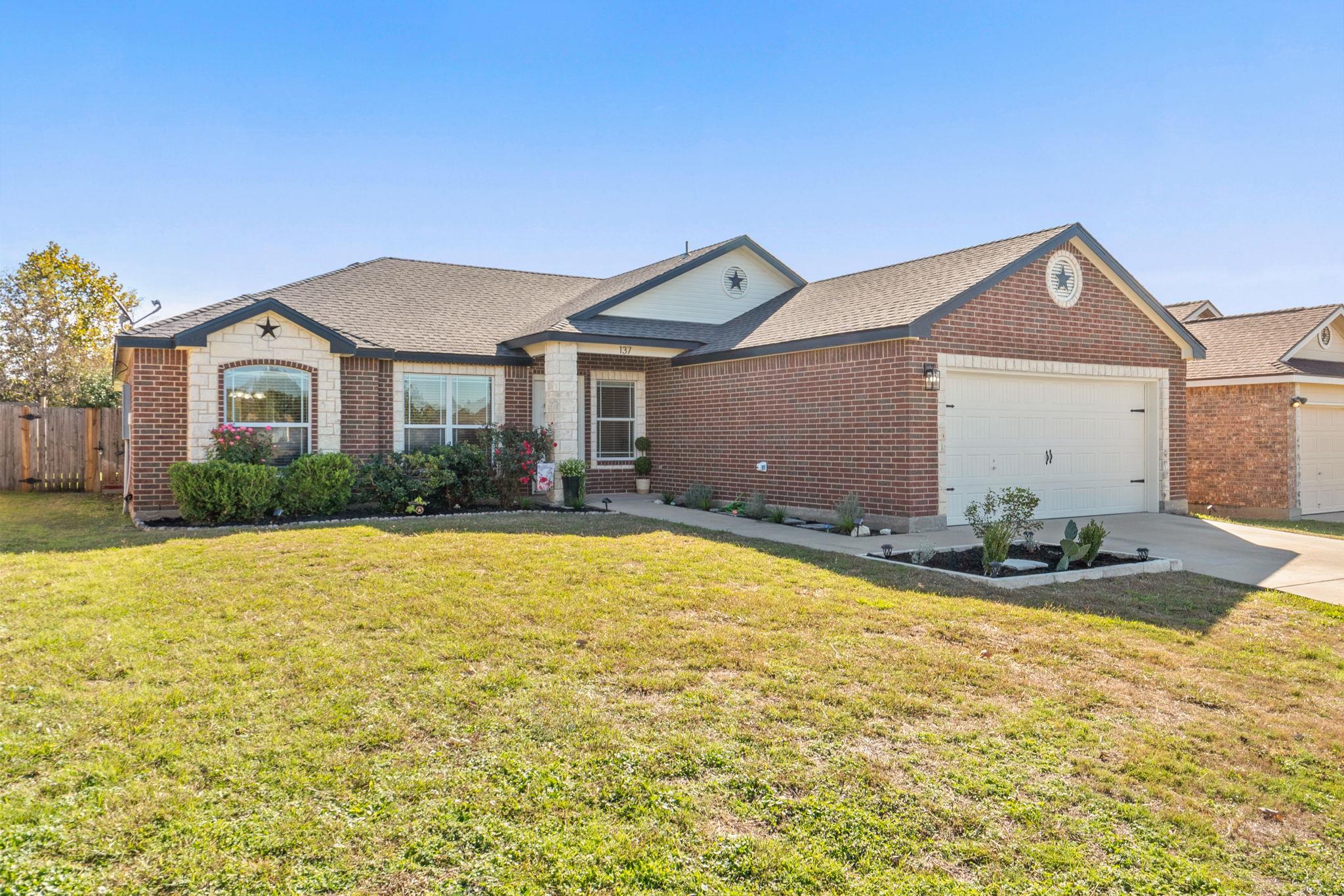 137 Lignite Dr, Jarrell, TX 76537