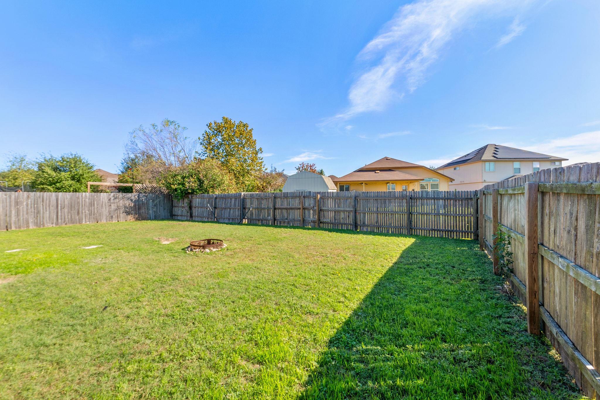 137 Lignite Dr, Jarrell, TX 76537