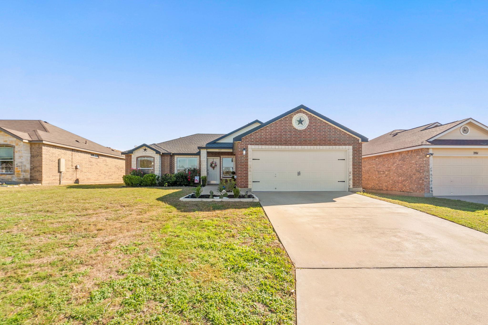 137 Lignite Dr, Jarrell, TX 76537