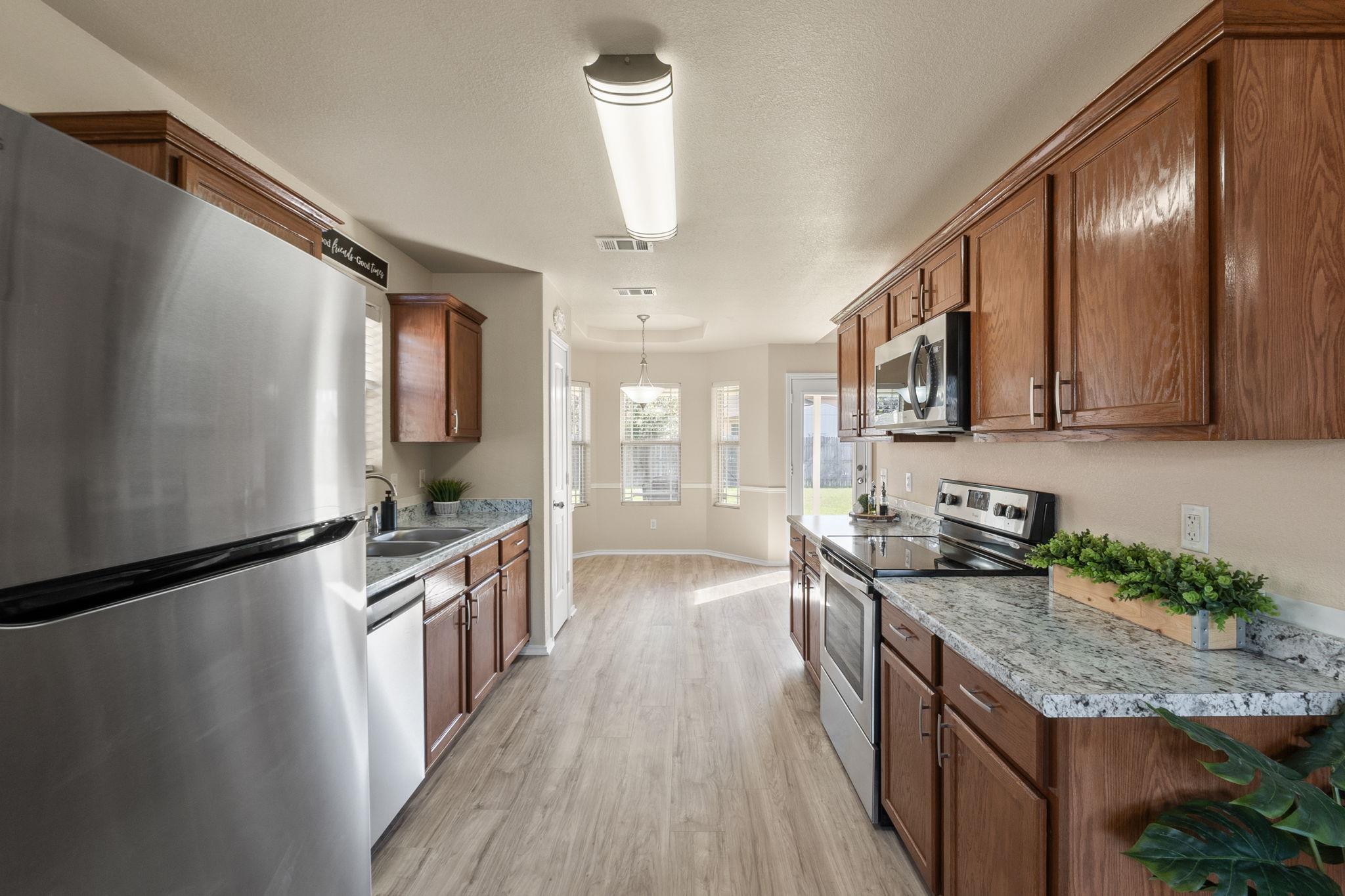 137 Lignite Dr, Jarrell, TX 76537