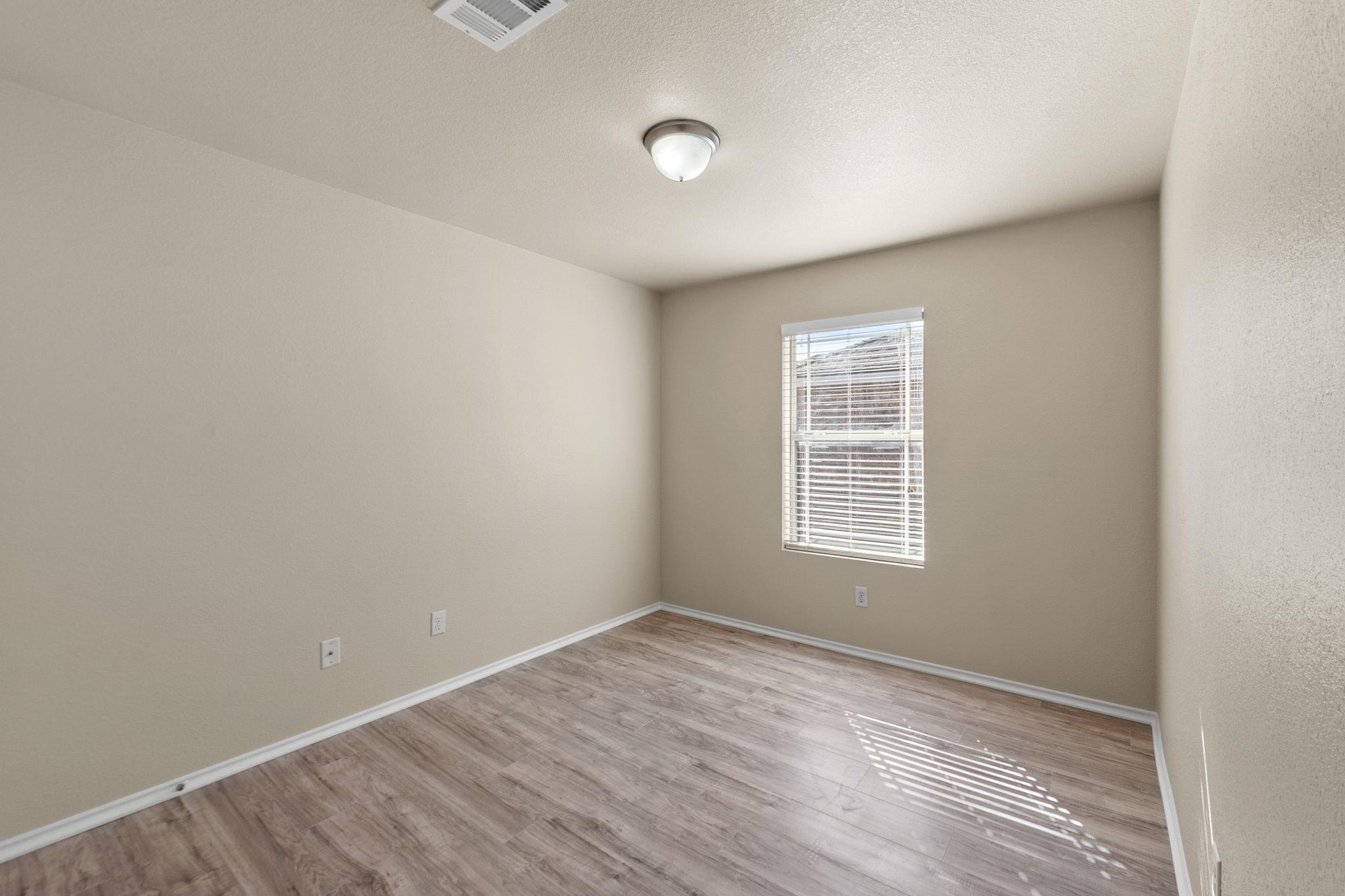 137 Lignite Dr, Jarrell, TX 76537