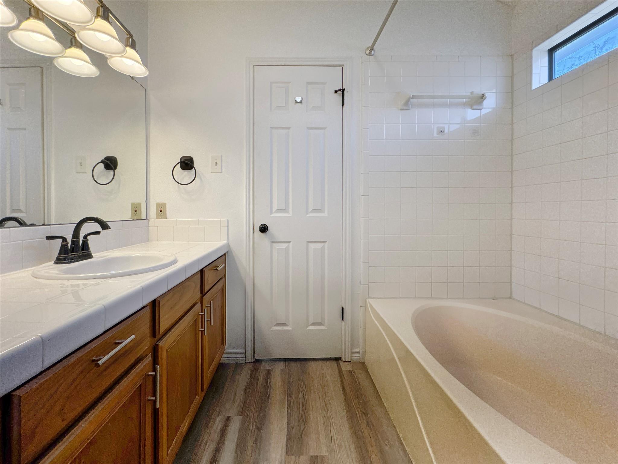 1901 Holly Springs Dr, Taylor, TX 76574