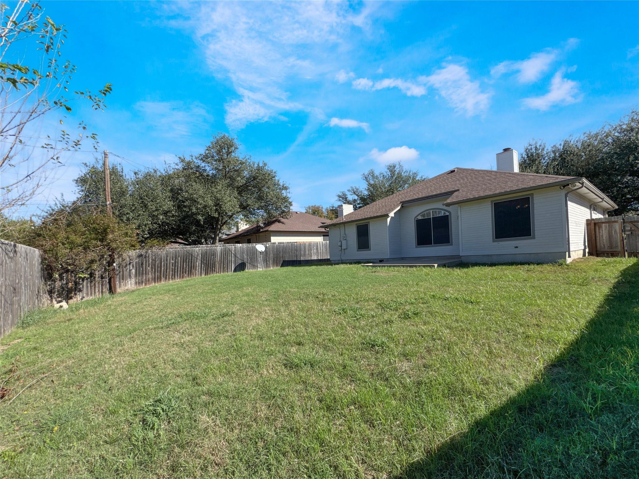 1901 Holly Springs Dr, Taylor, TX 76574