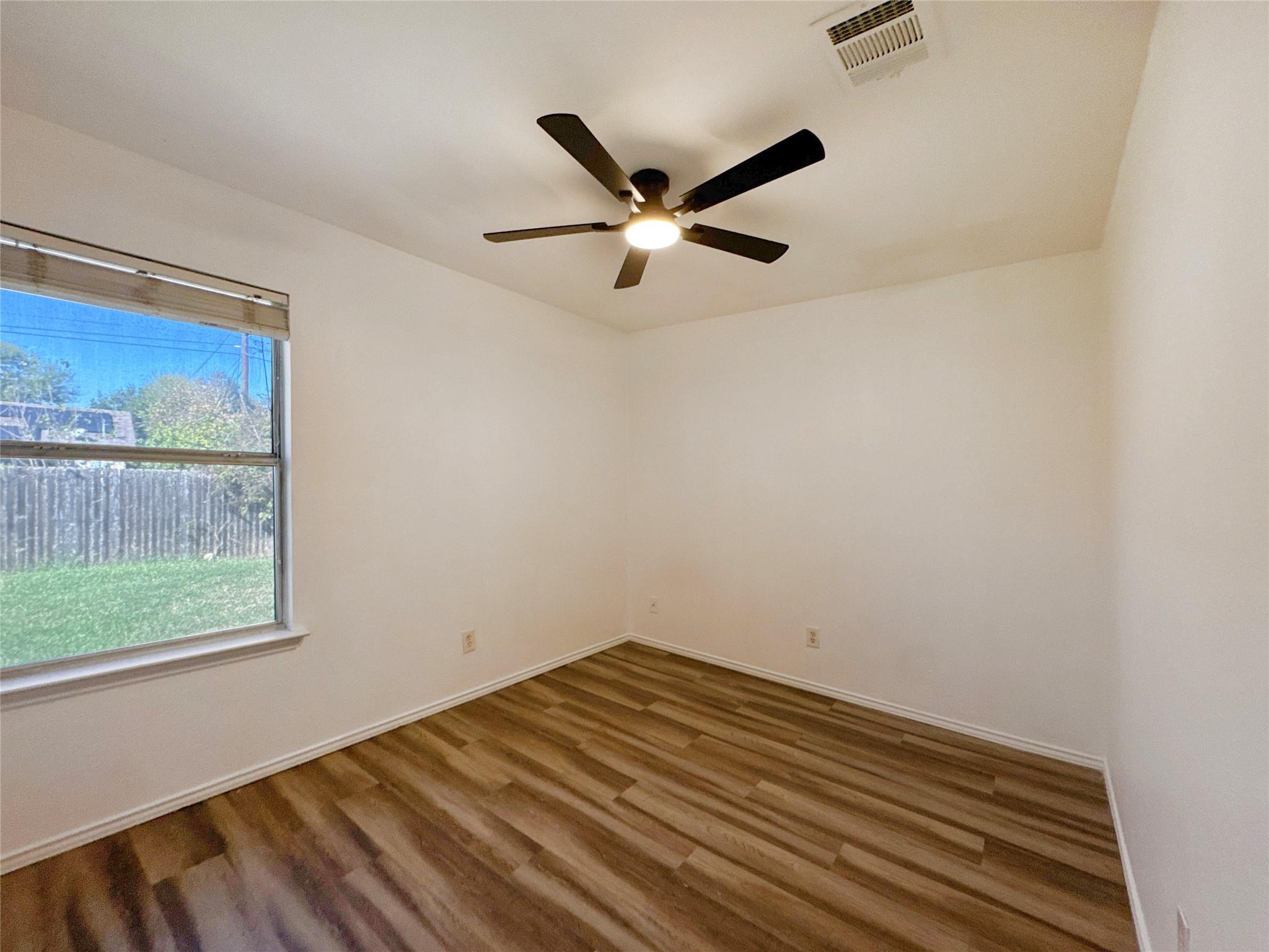 1901 Holly Springs Dr, Taylor, TX 76574