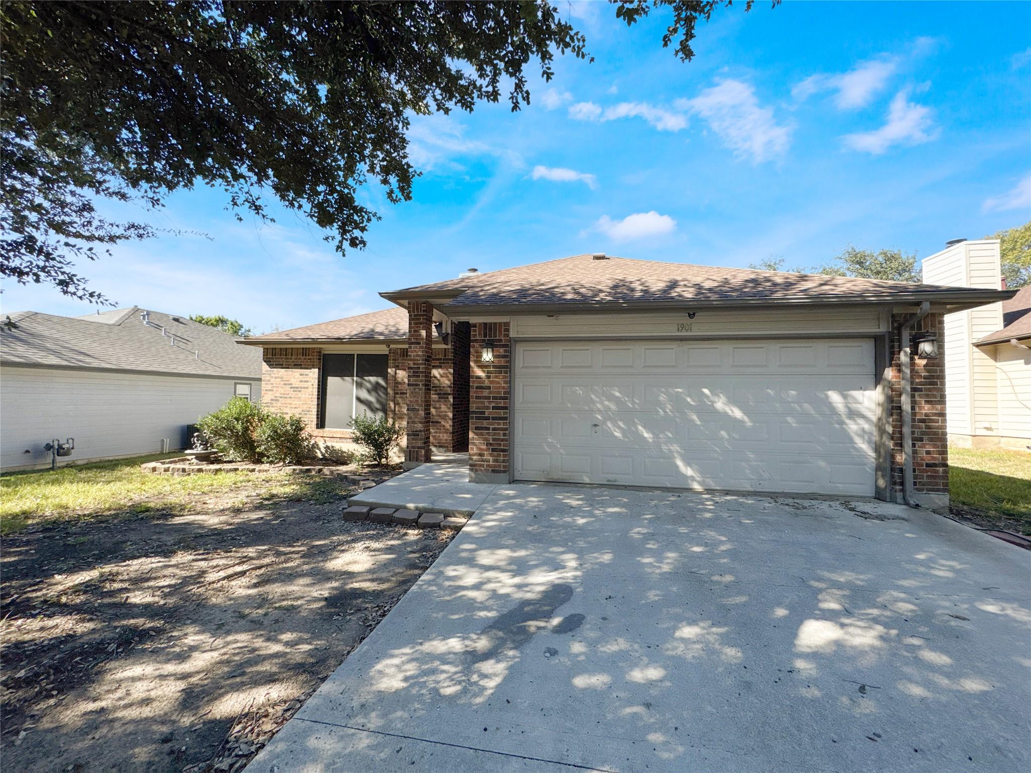 1901 Holly Springs Dr, Taylor, TX 76574