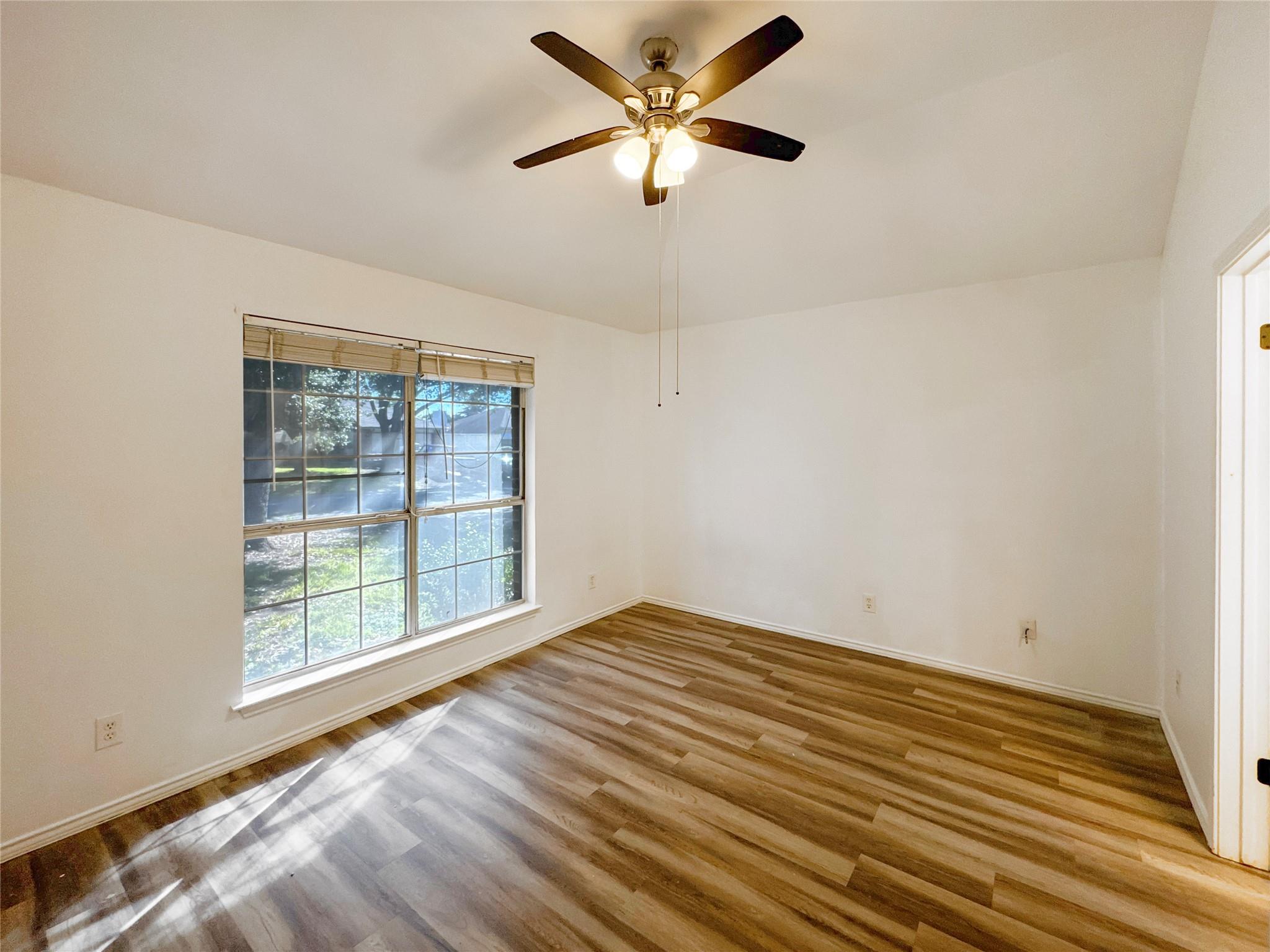 1901 Holly Springs Dr, Taylor, TX 76574