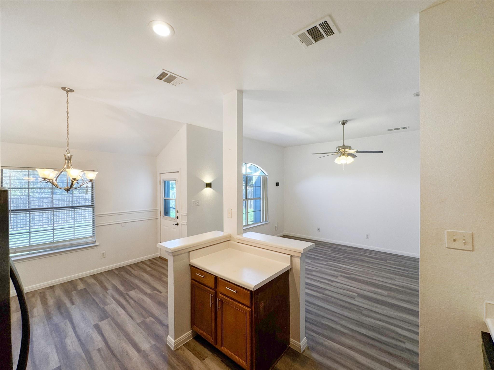 1901 Holly Springs Dr, Taylor, TX 76574