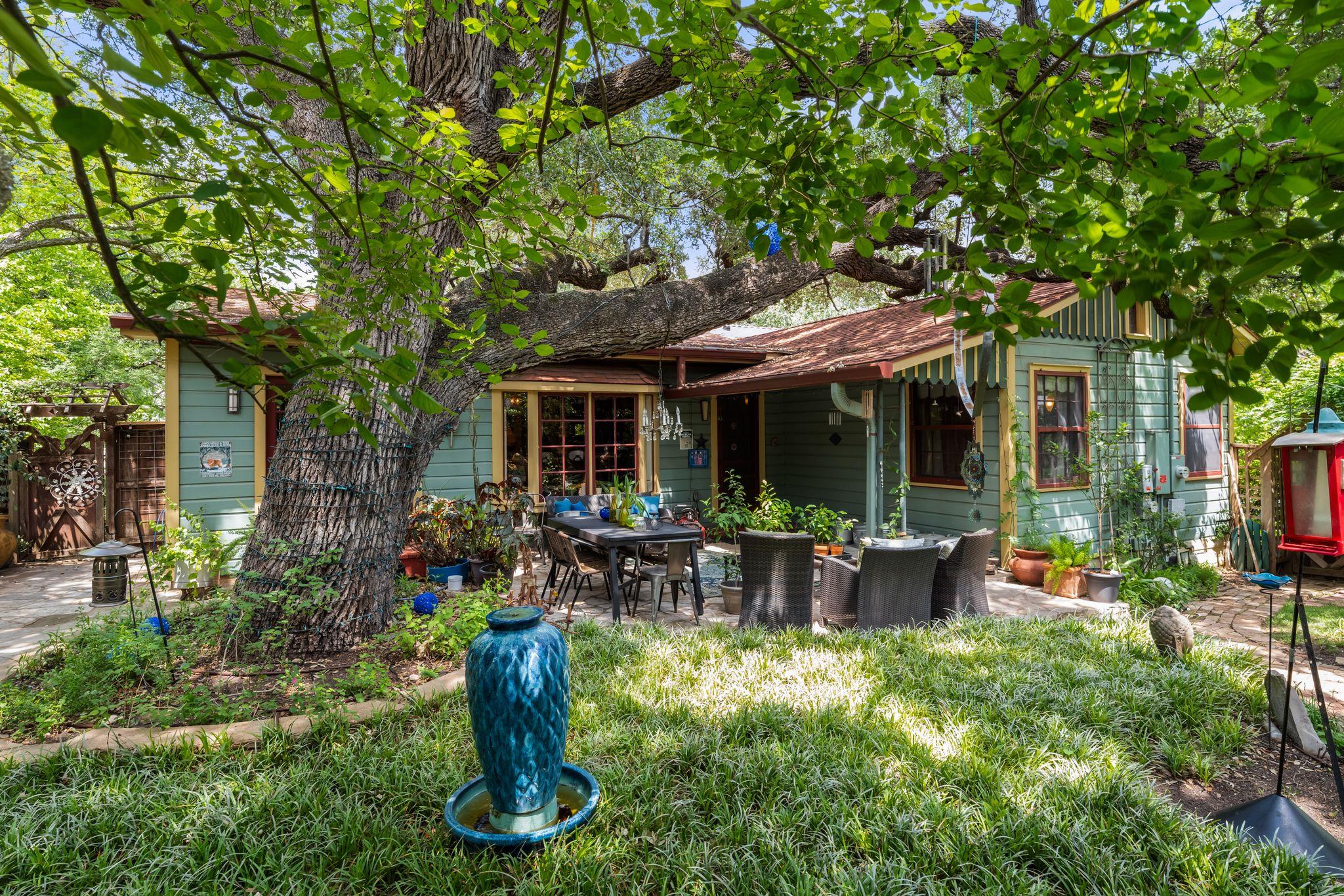 221 Park Ln, Austin, TX 78704