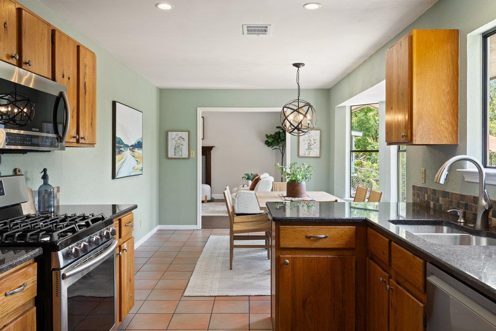 7812 Turquoise Trl, Austin, TX 78749