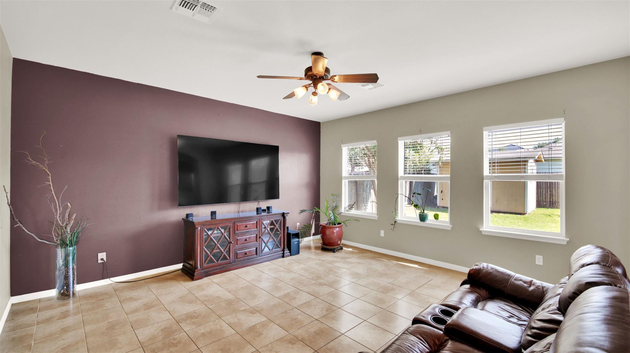 2132 S Callingwood Dr, Austin, TX 78754