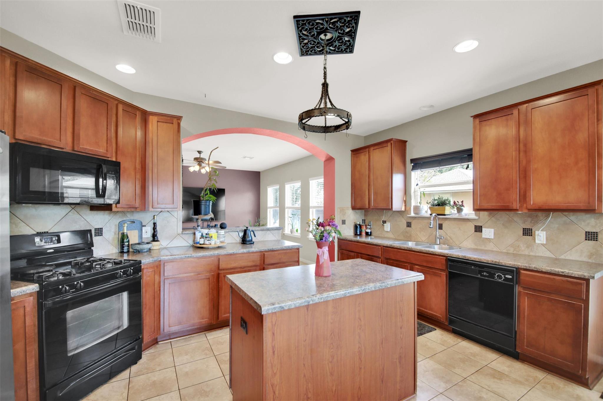 2132 S Callingwood Dr, Austin, TX 78754