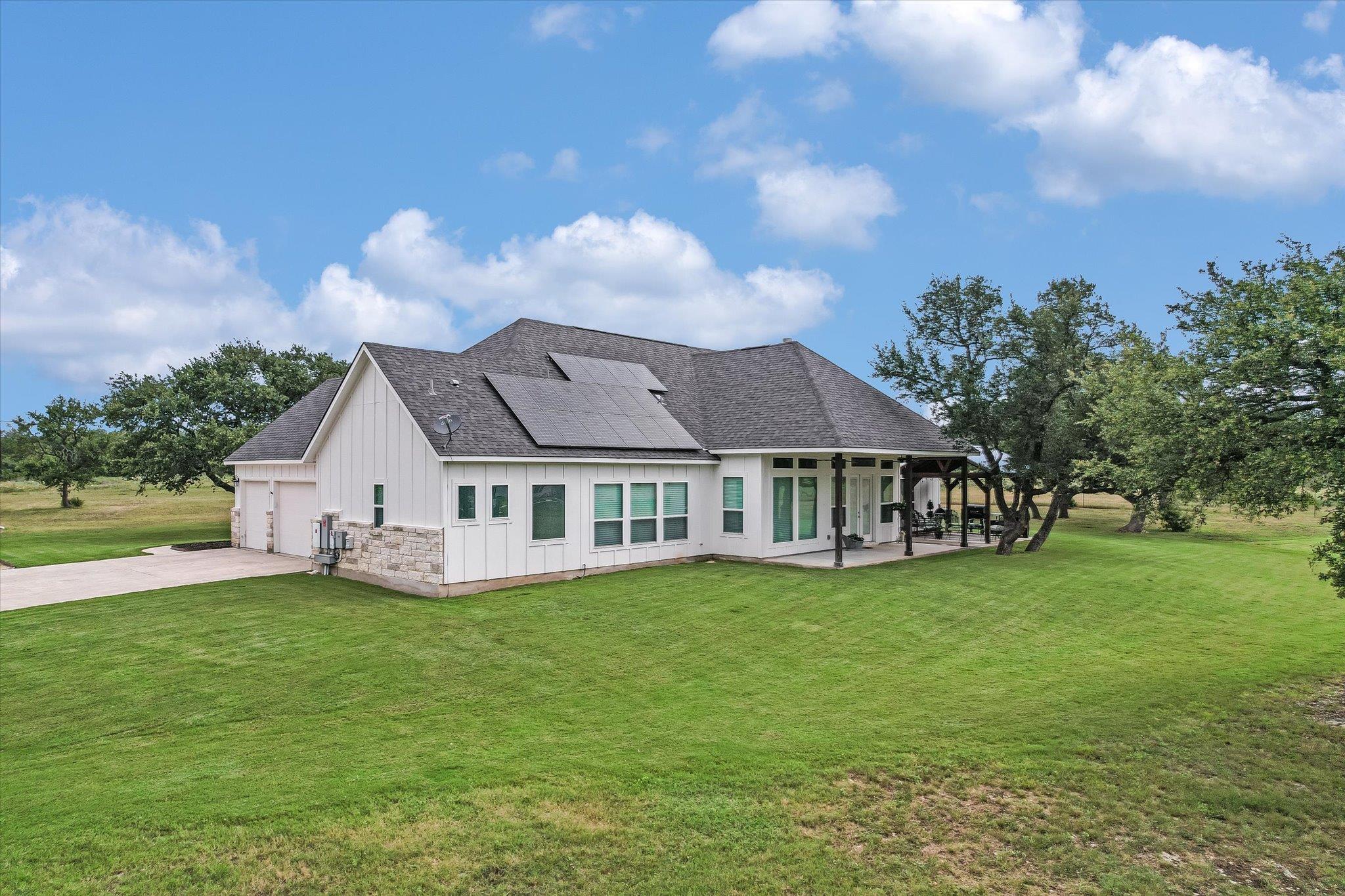 815 County Road 207, Liberty Hill, TX 78642