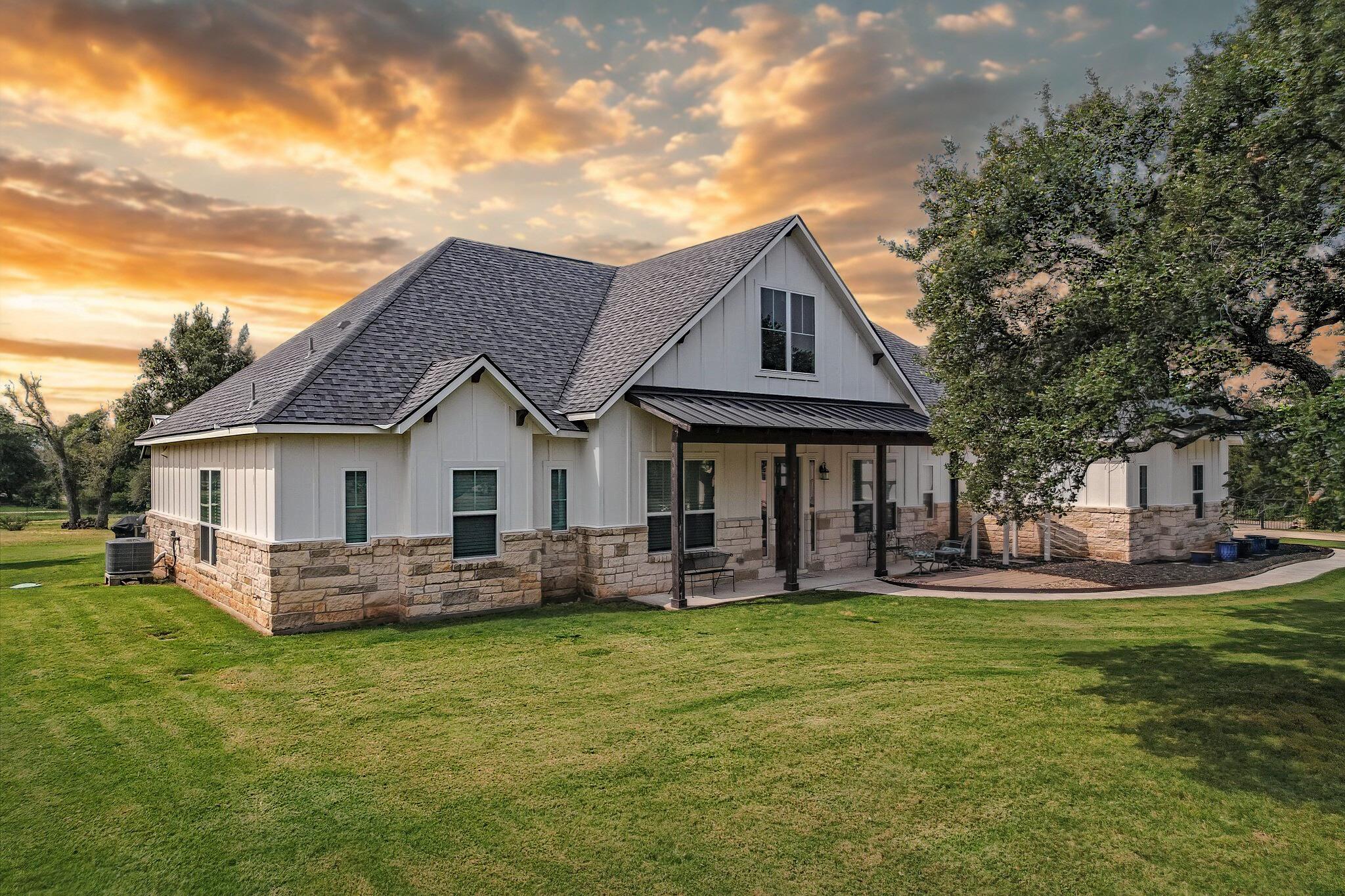 815 County Road 207, Liberty Hill, TX 78642