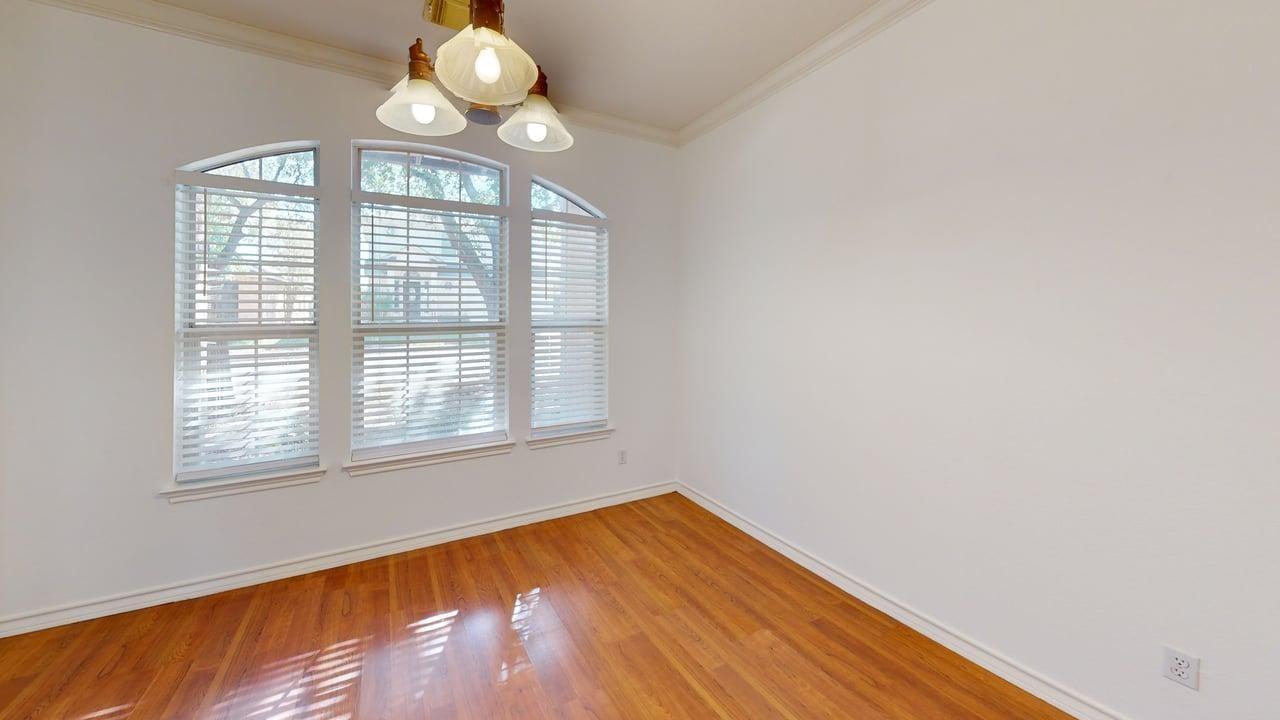 1716 Rosenborough Ln S, Round Rock, TX 78665