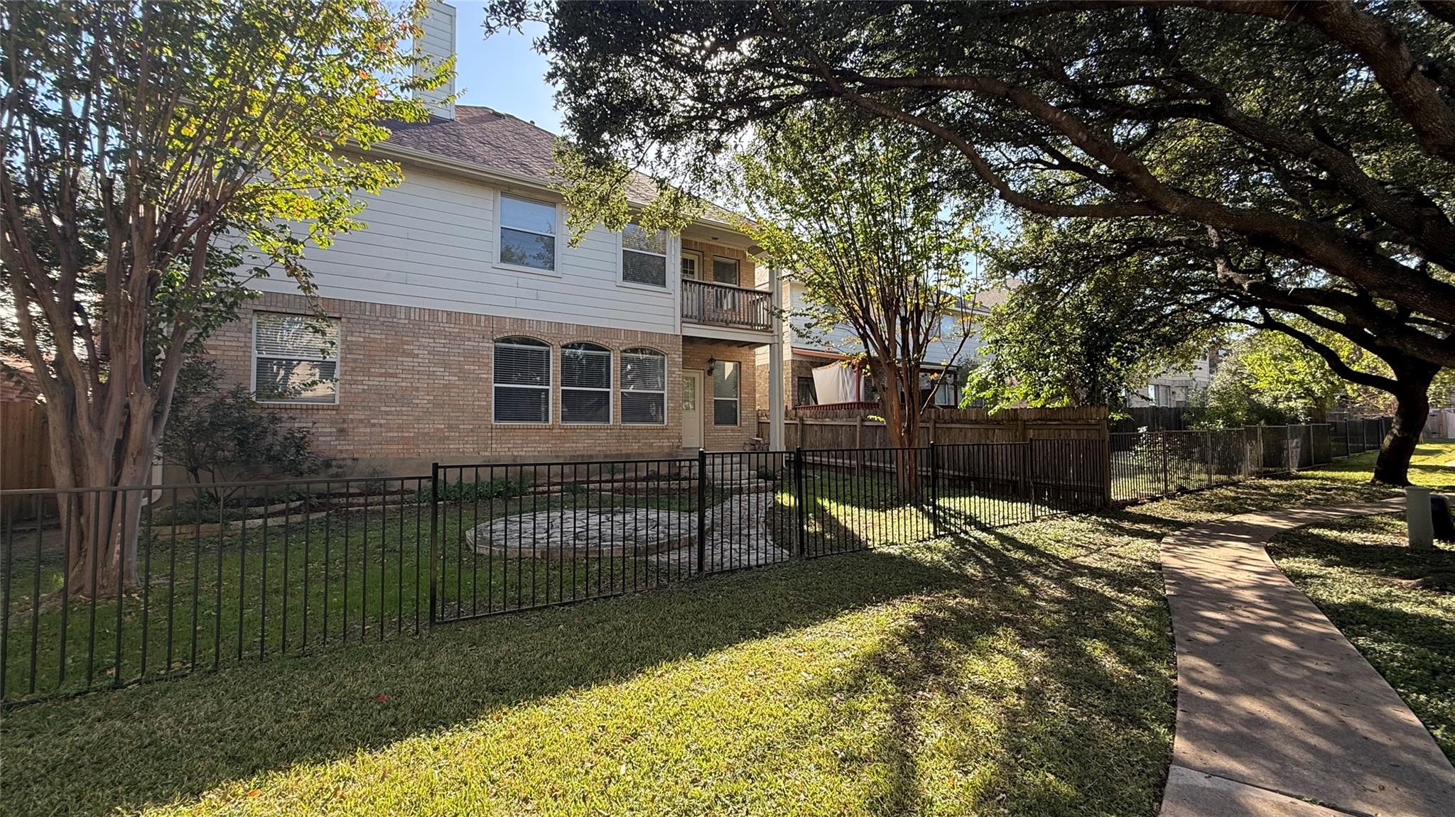 1716 Rosenborough Ln S, Round Rock, TX 78665