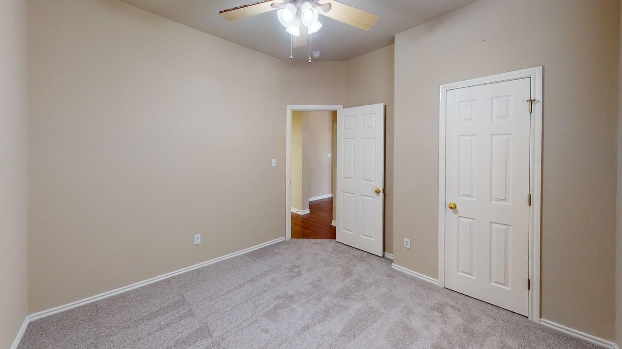 1716 Rosenborough Ln S, Round Rock, TX 78665