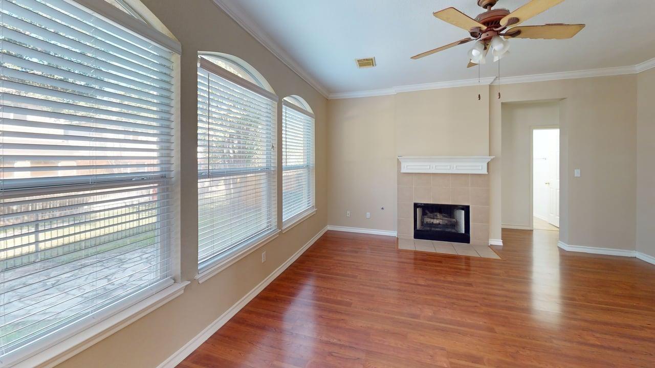 1716 Rosenborough Ln S, Round Rock, TX 78665