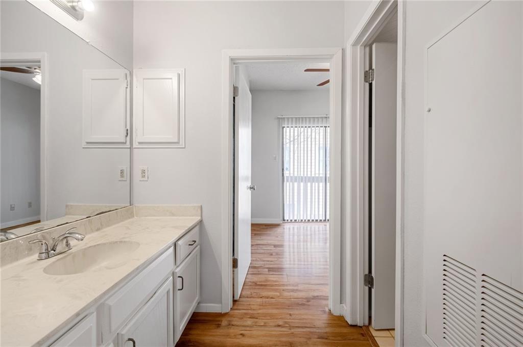 2210 Pearl St # 205, Austin, TX 78705