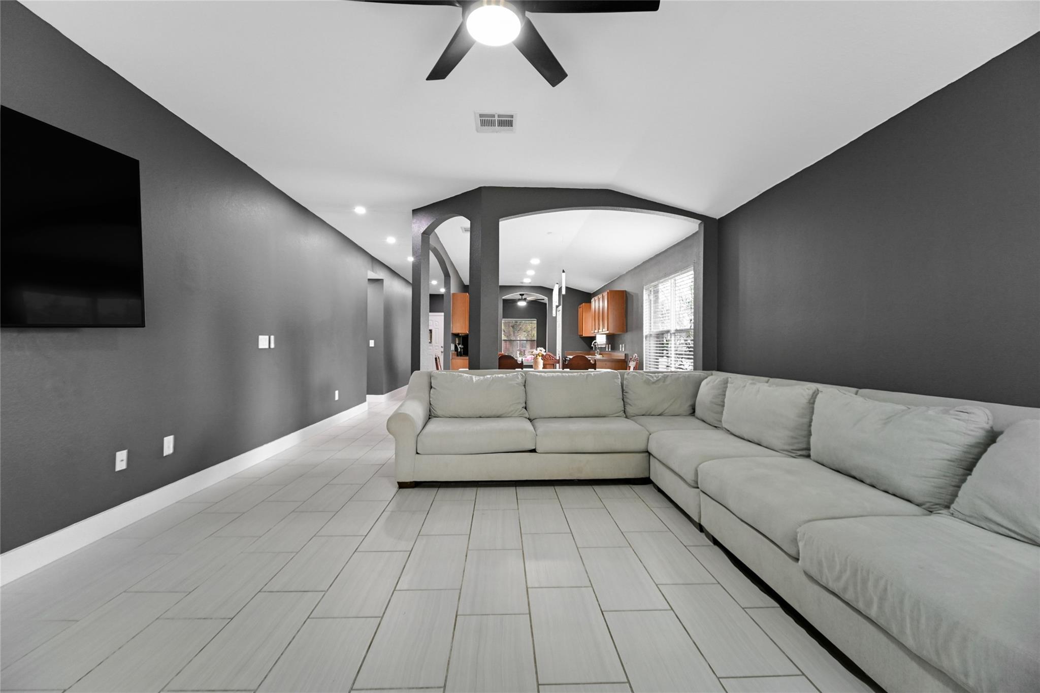 12800 Sky Harbor Dr, Del Valle, TX 78617