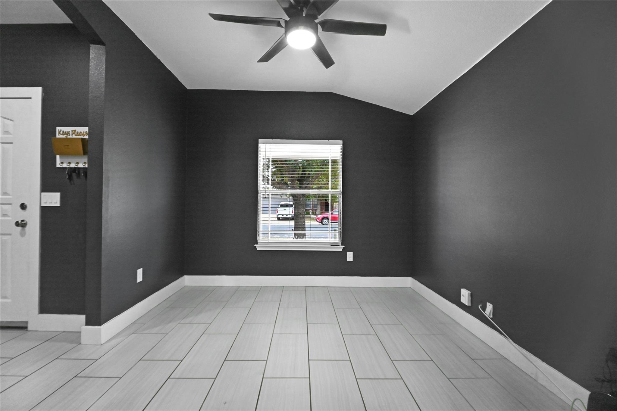 12800 Sky Harbor Dr, Del Valle, TX 78617