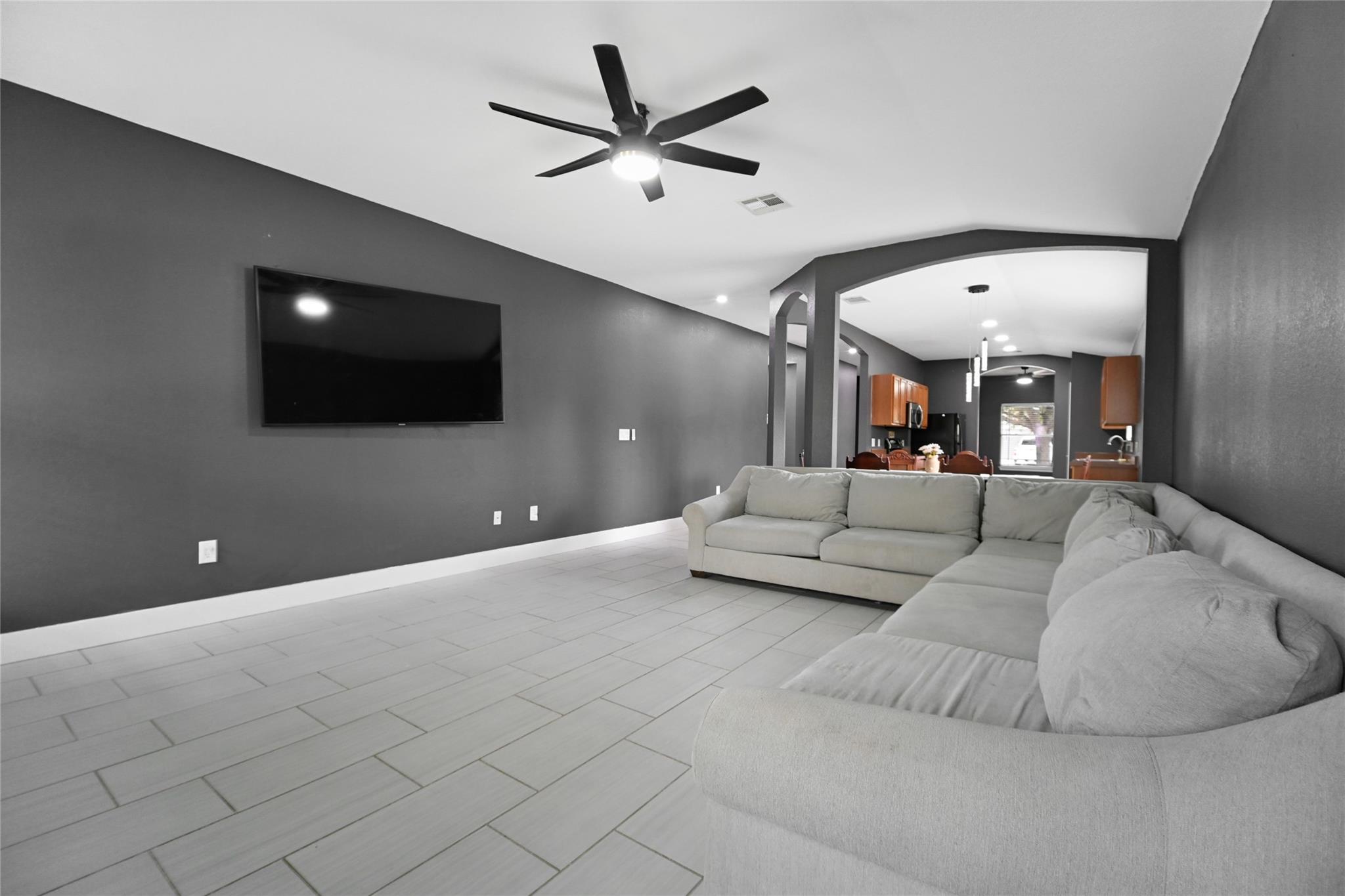 12800 Sky Harbor Dr, Del Valle, TX 78617