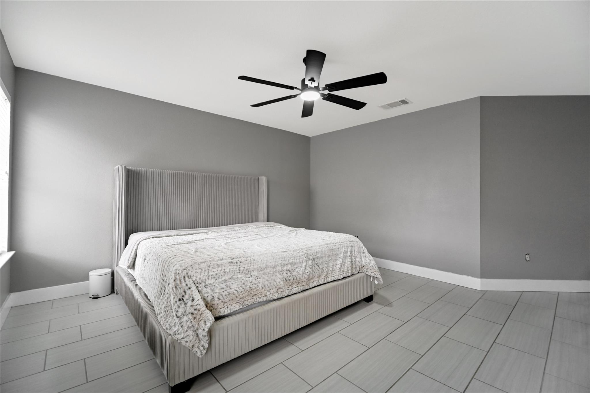 12800 Sky Harbor Dr, Del Valle, TX 78617