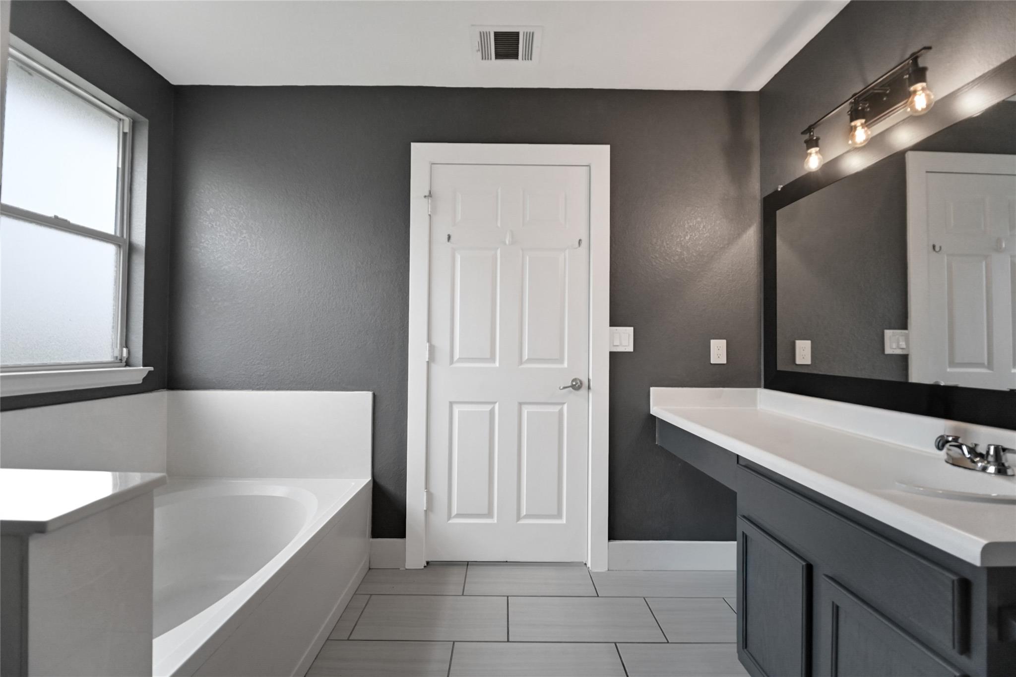 12800 Sky Harbor Dr, Del Valle, TX 78617