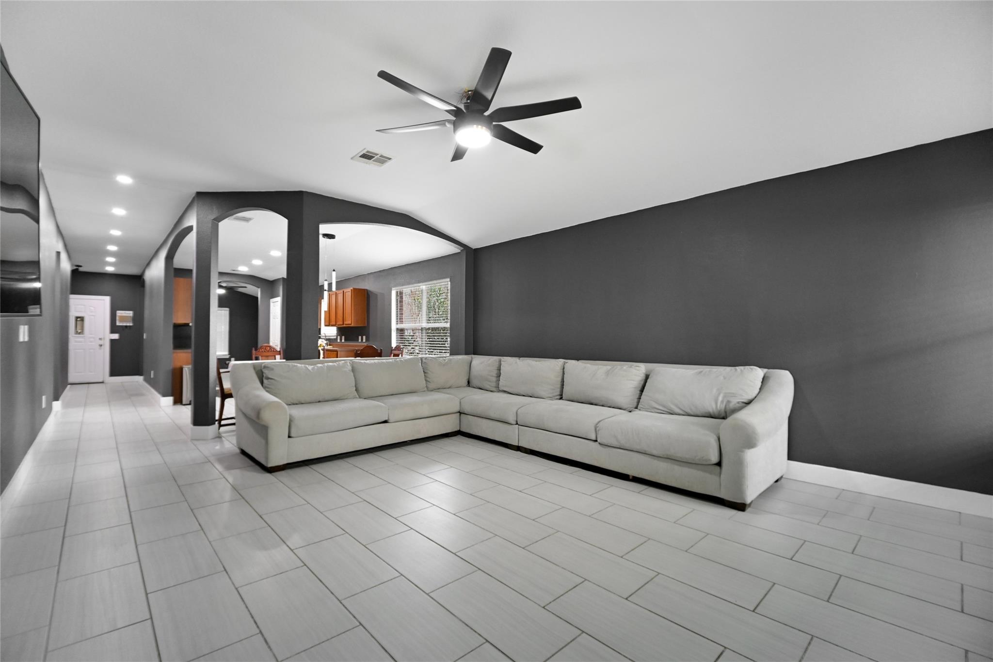 12800 Sky Harbor Dr, Del Valle, TX 78617