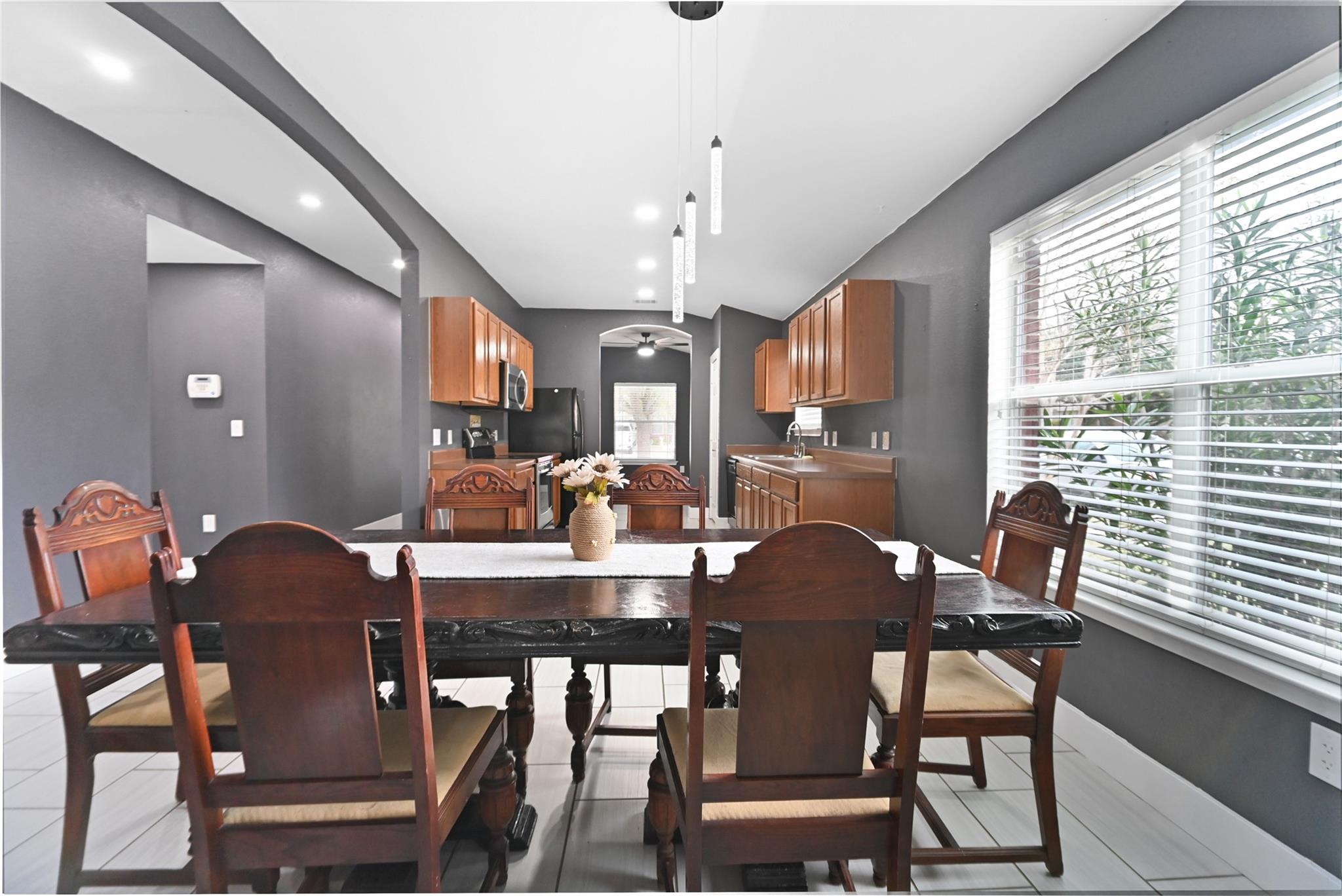 12800 Sky Harbor Dr, Del Valle, TX 78617