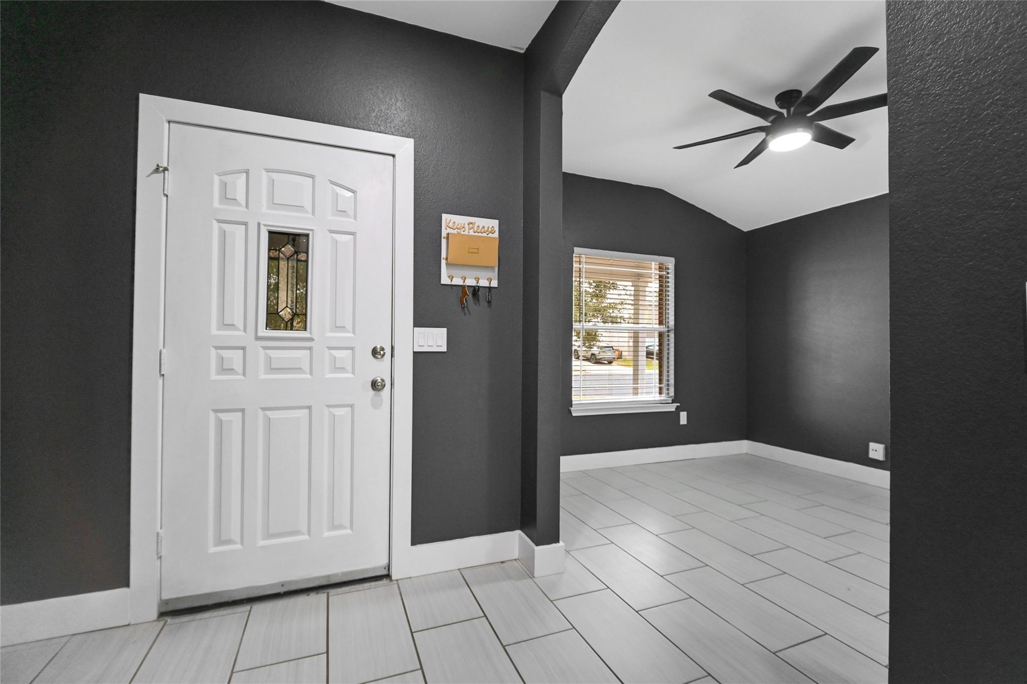 12800 Sky Harbor Dr, Del Valle, TX 78617