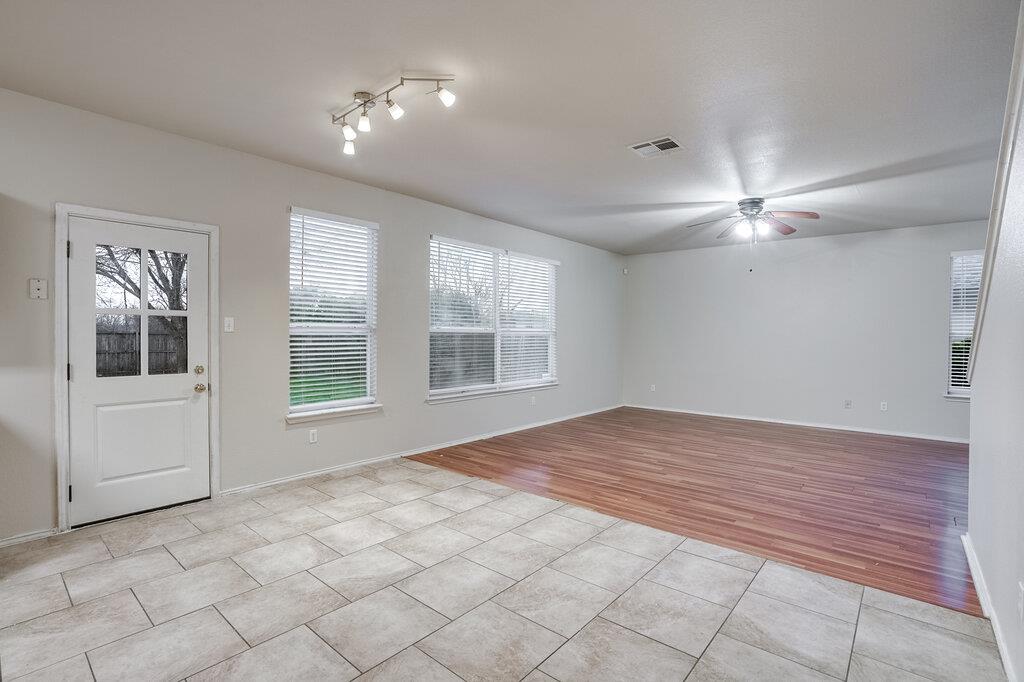 201 Creek Ledge Dr, Hutto, TX 78634