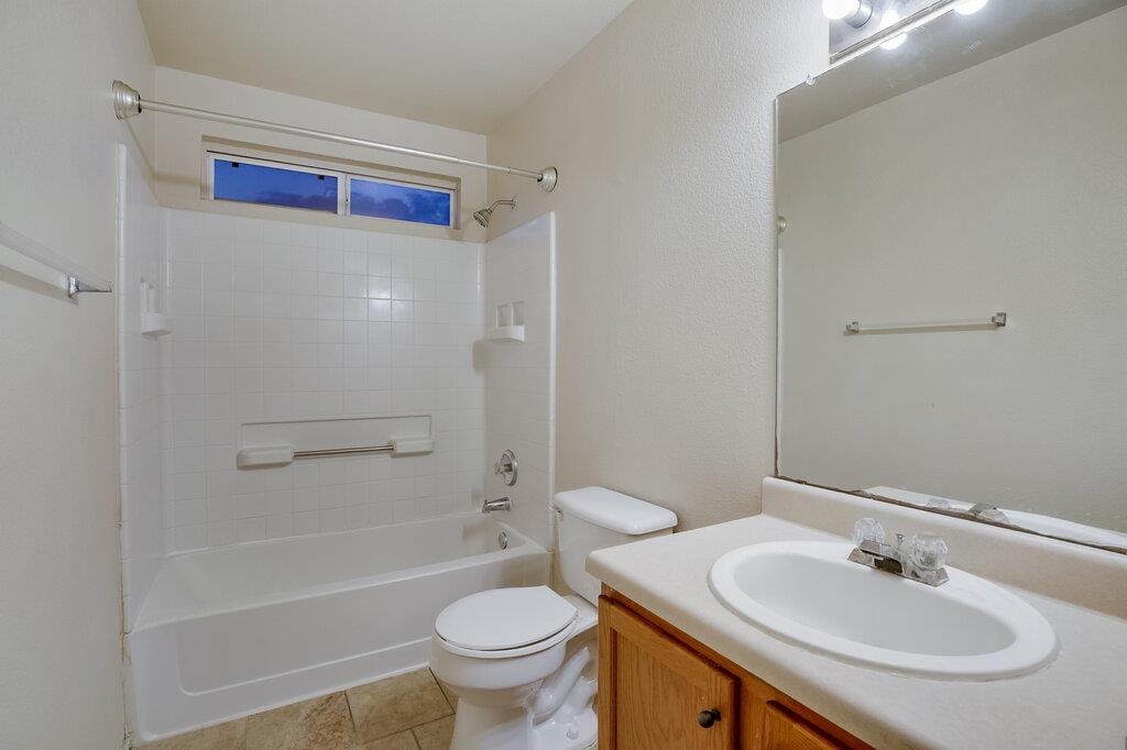 201 Creek Ledge Dr, Hutto, TX 78634