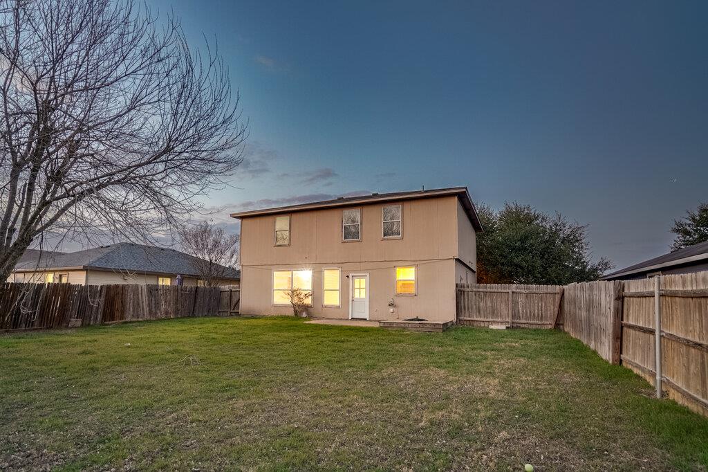 201 Creek Ledge Dr, Hutto, TX 78634