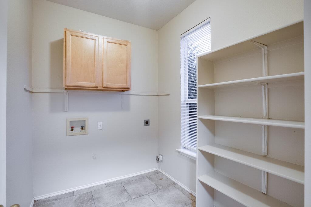 201 Creek Ledge Dr, Hutto, TX 78634