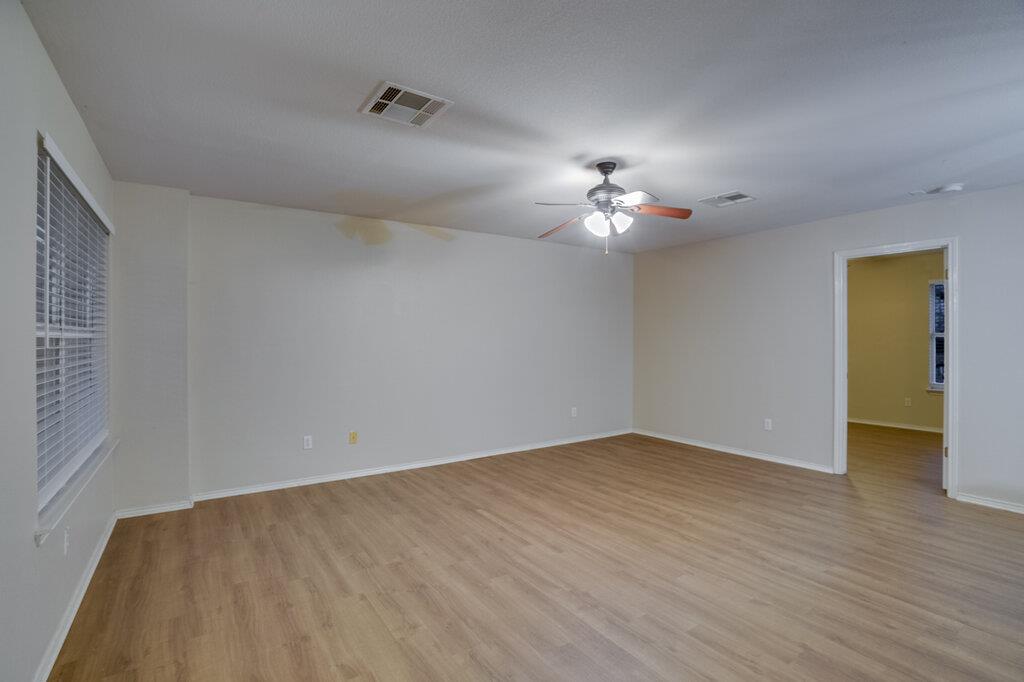 201 Creek Ledge Dr, Hutto, TX 78634