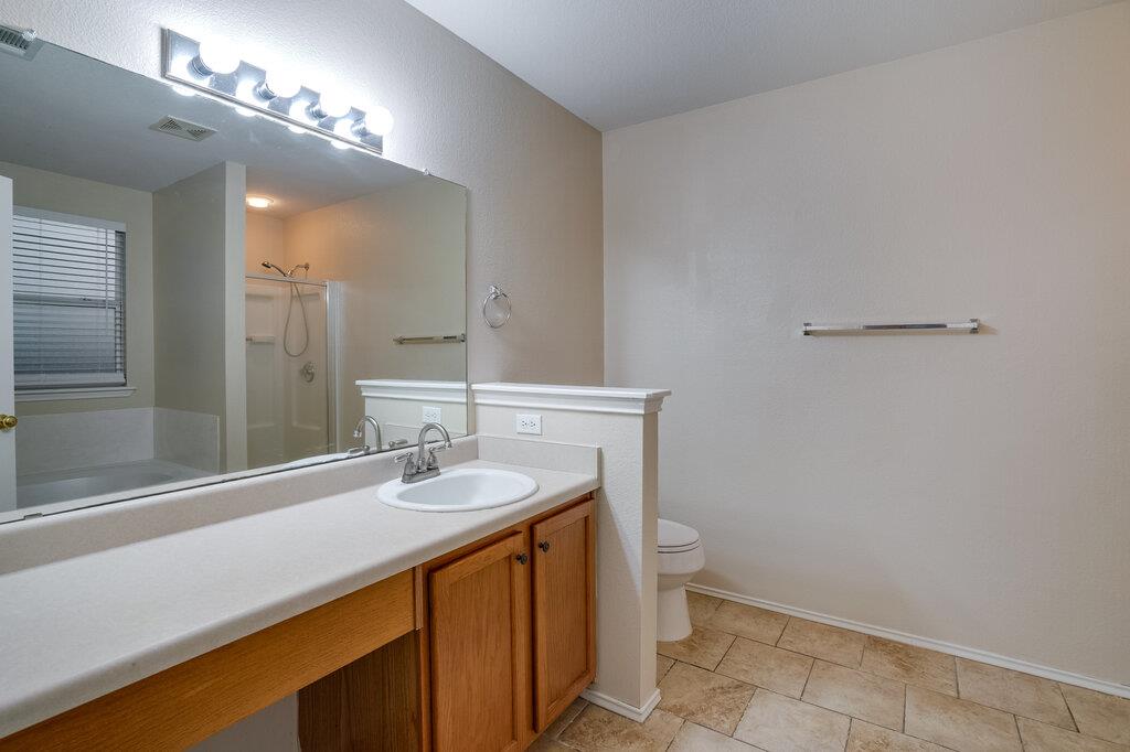 201 Creek Ledge Dr, Hutto, TX 78634