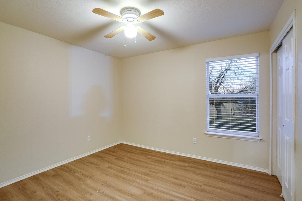 201 Creek Ledge Dr, Hutto, TX 78634