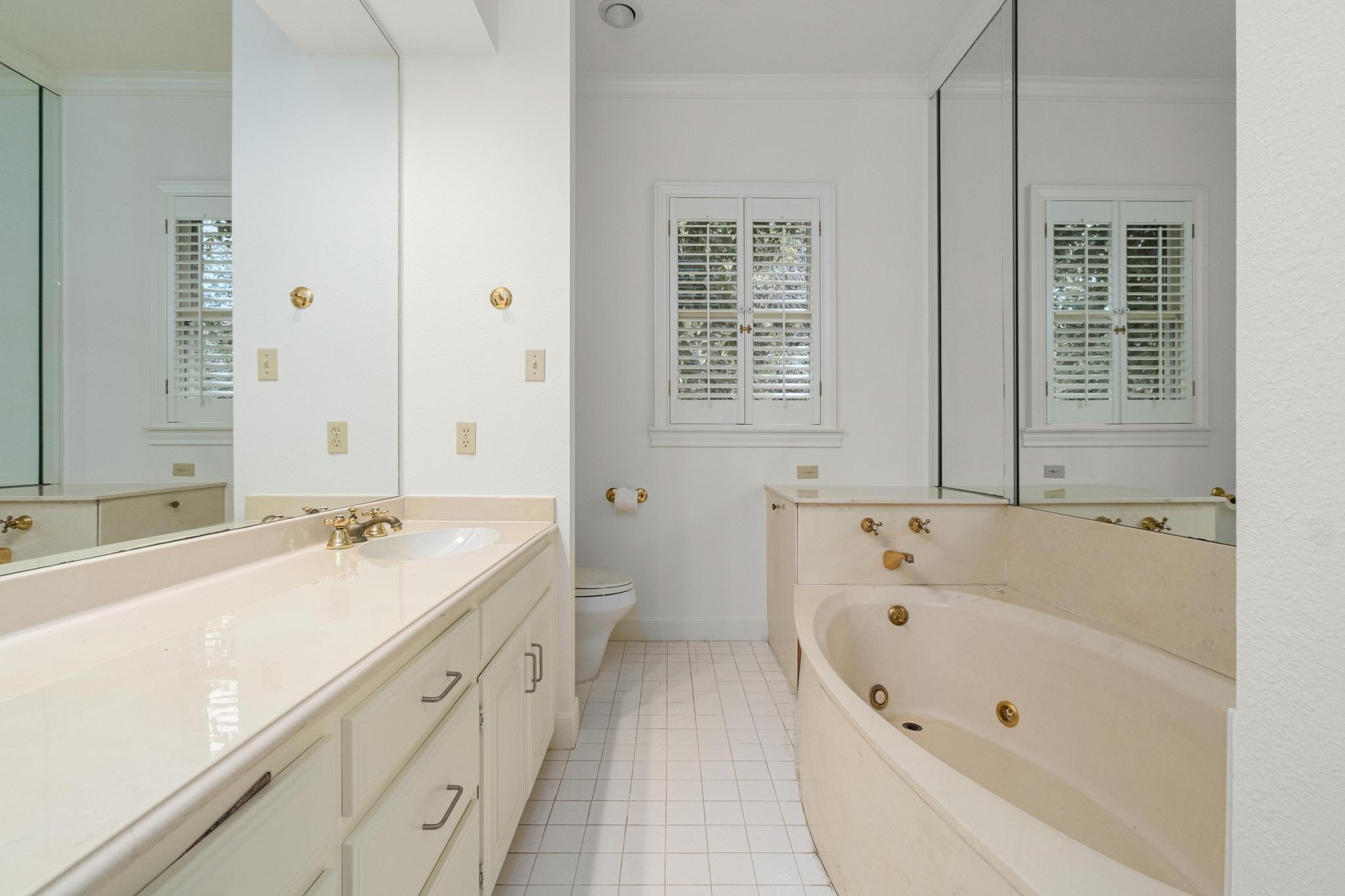 902 W 18th St # B, Austin, TX 78701