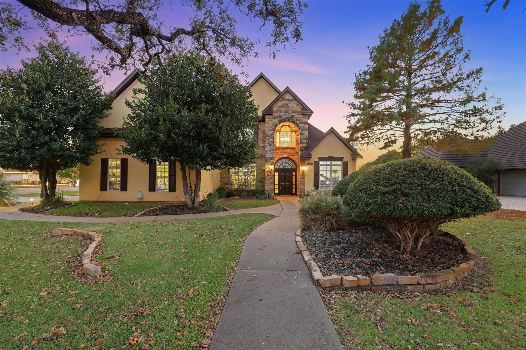 3724 Cove Timber Ave, Granbury, TX 76049