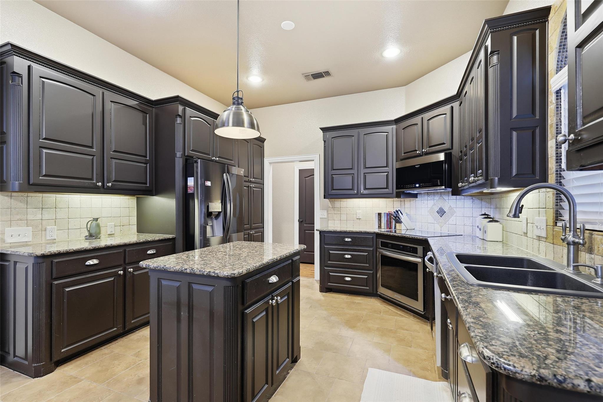 3724 Cove Timber Ave, Granbury, TX 76049