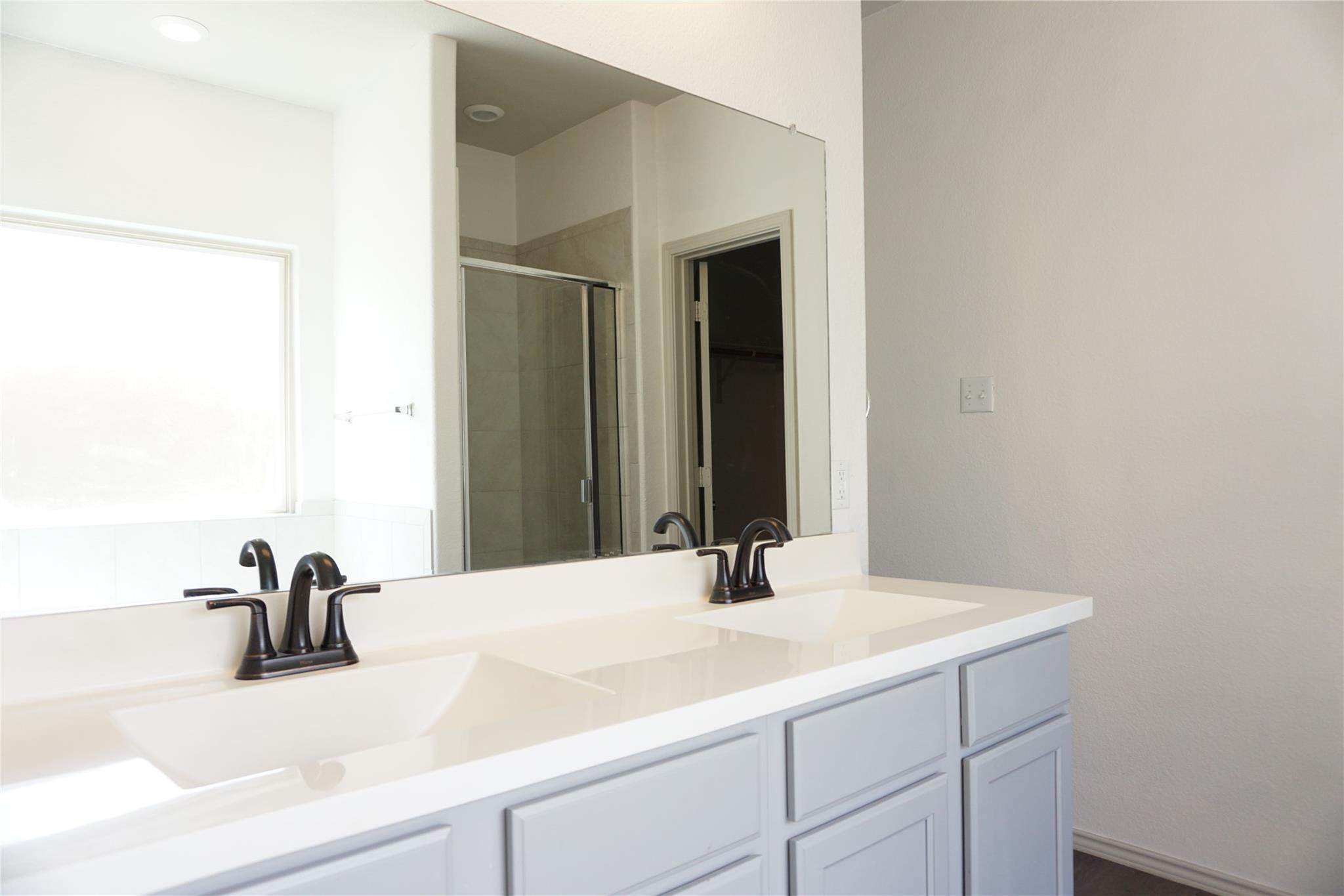 707 Carol Dr, Hutto, TX 78634